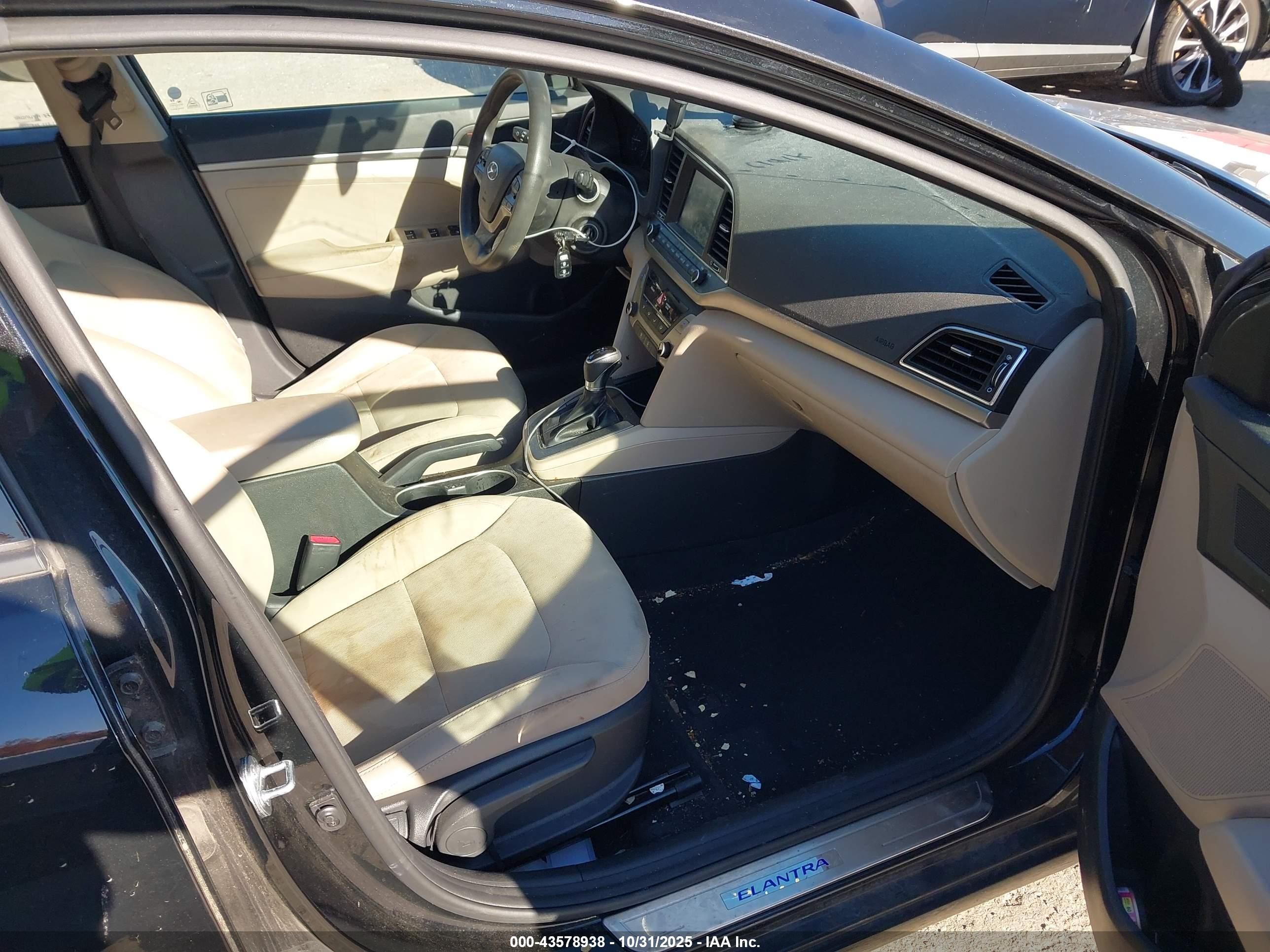 HYUNDAI ELANTRA image 5