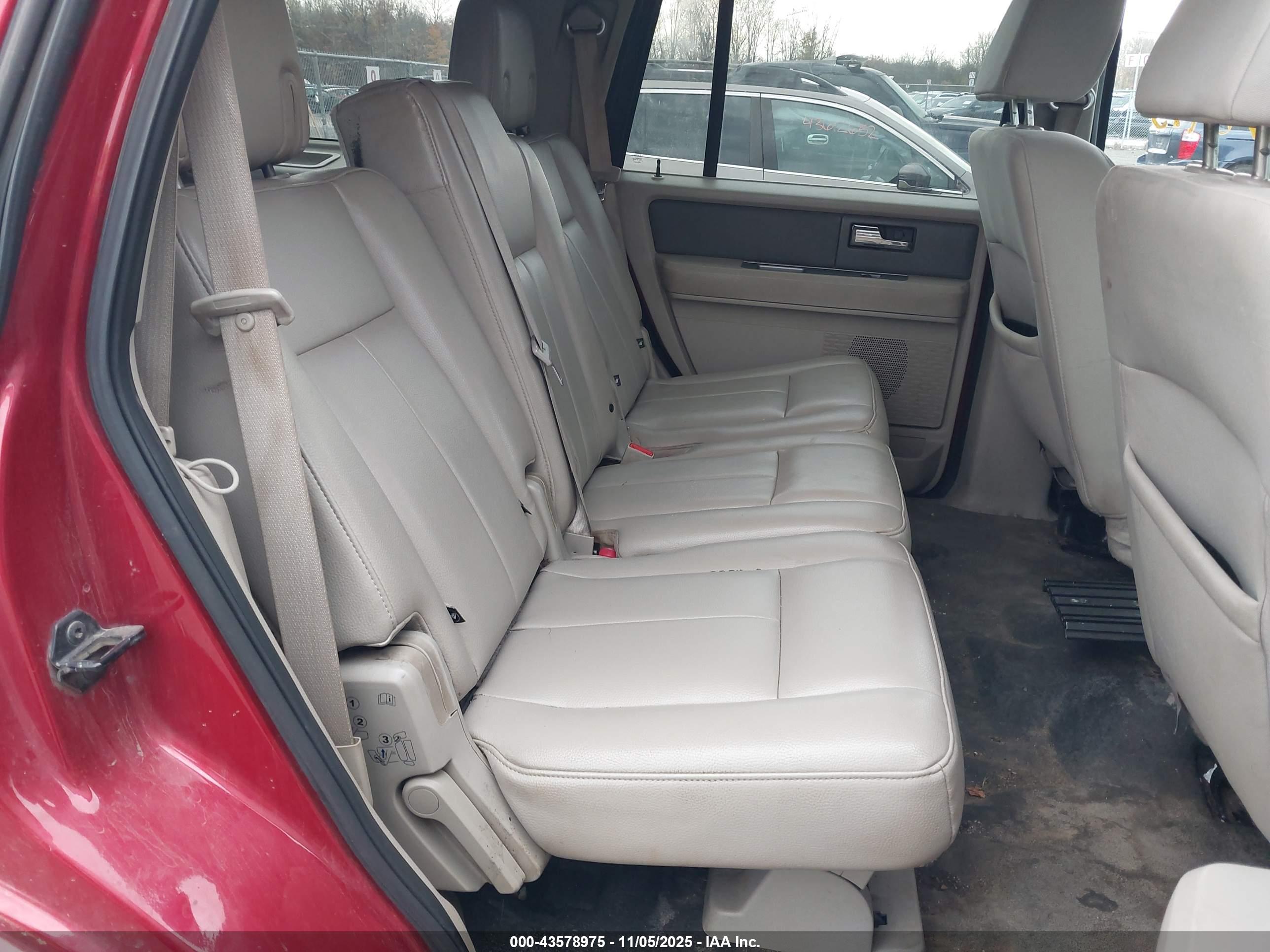 FORD EXPEDITION image 8