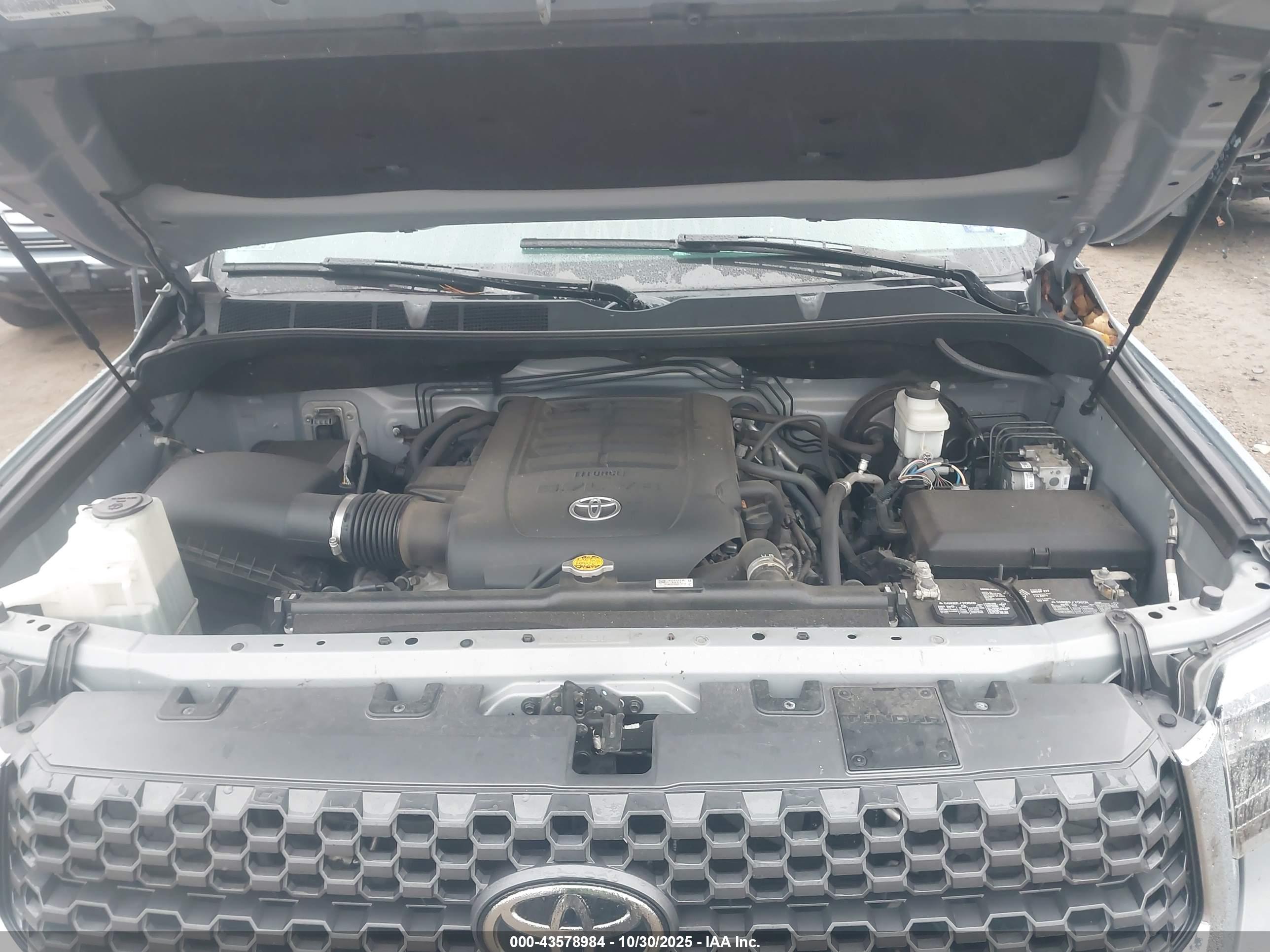 TOYOTA TUNDRA image 10