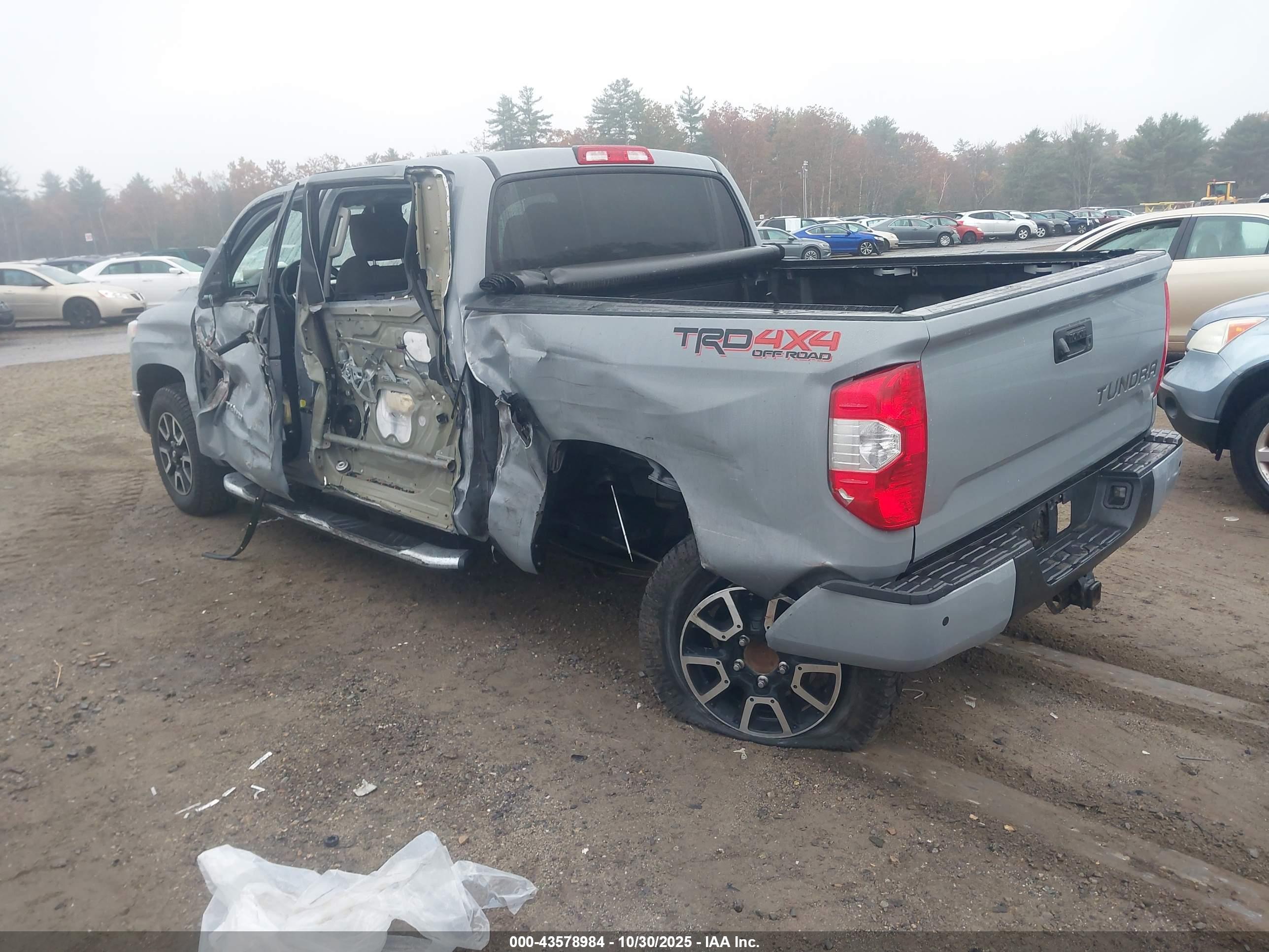 TOYOTA TUNDRA image 3