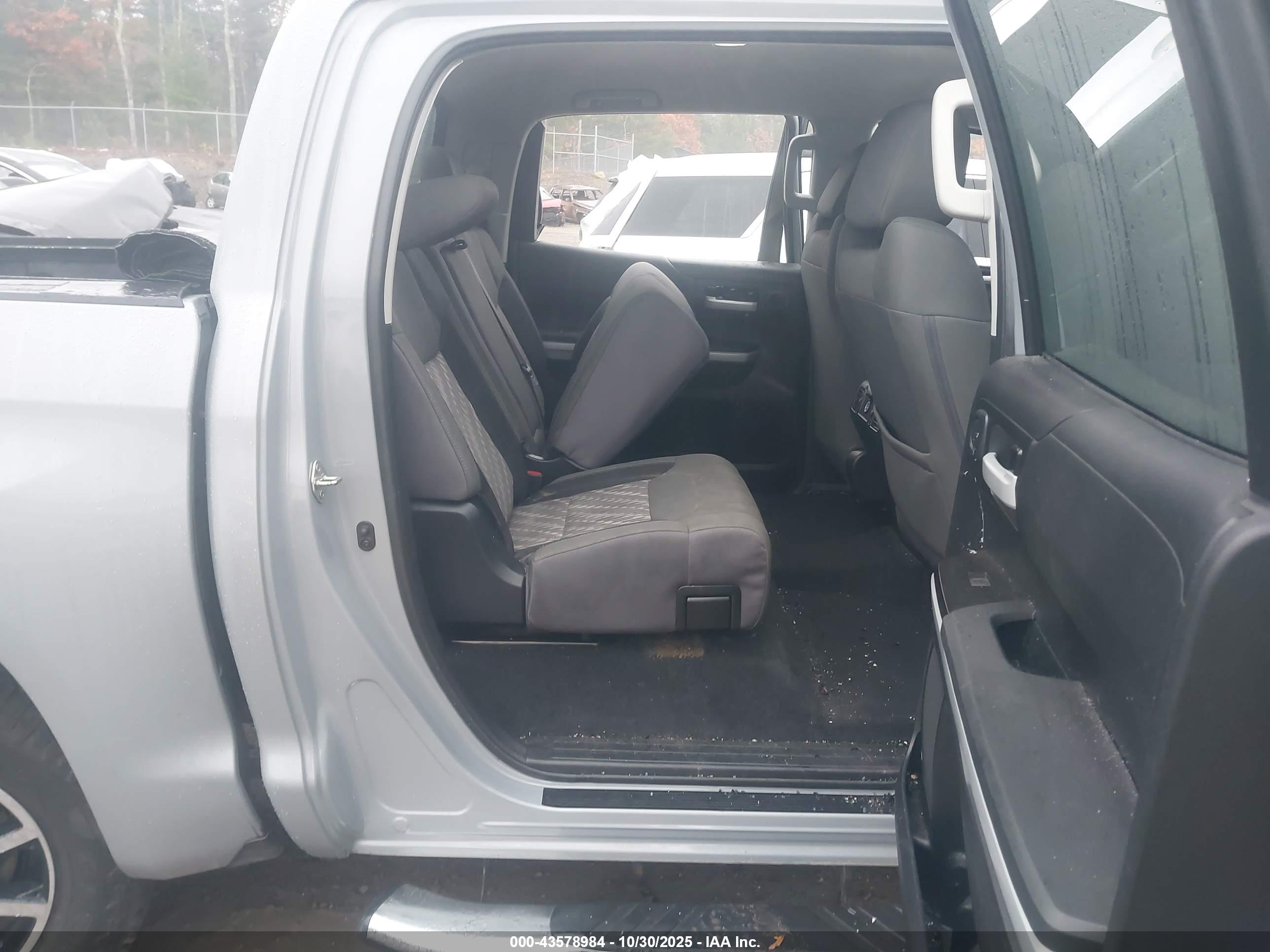 TOYOTA TUNDRA image 8