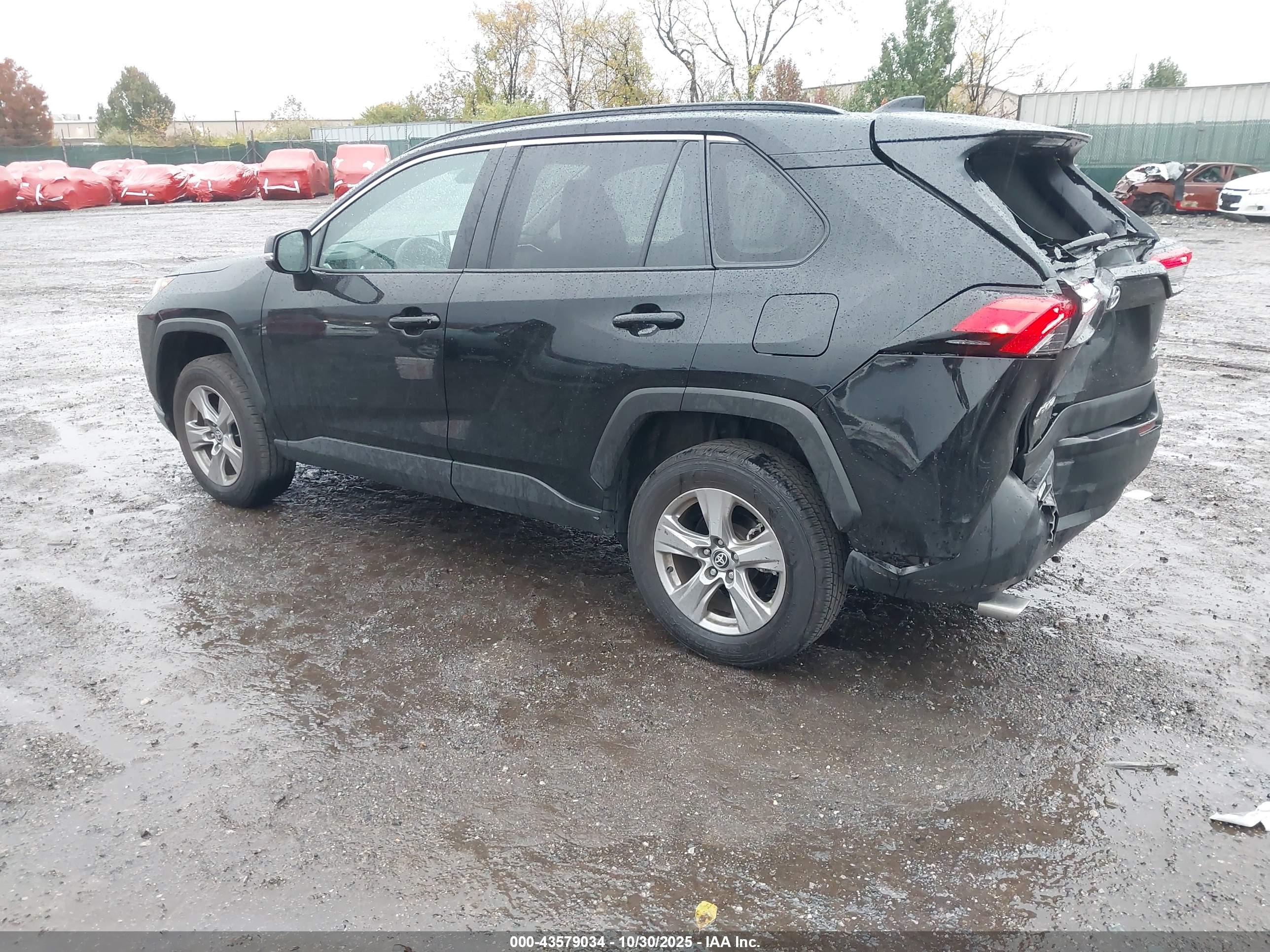 TOYOTA RAV4 image 3