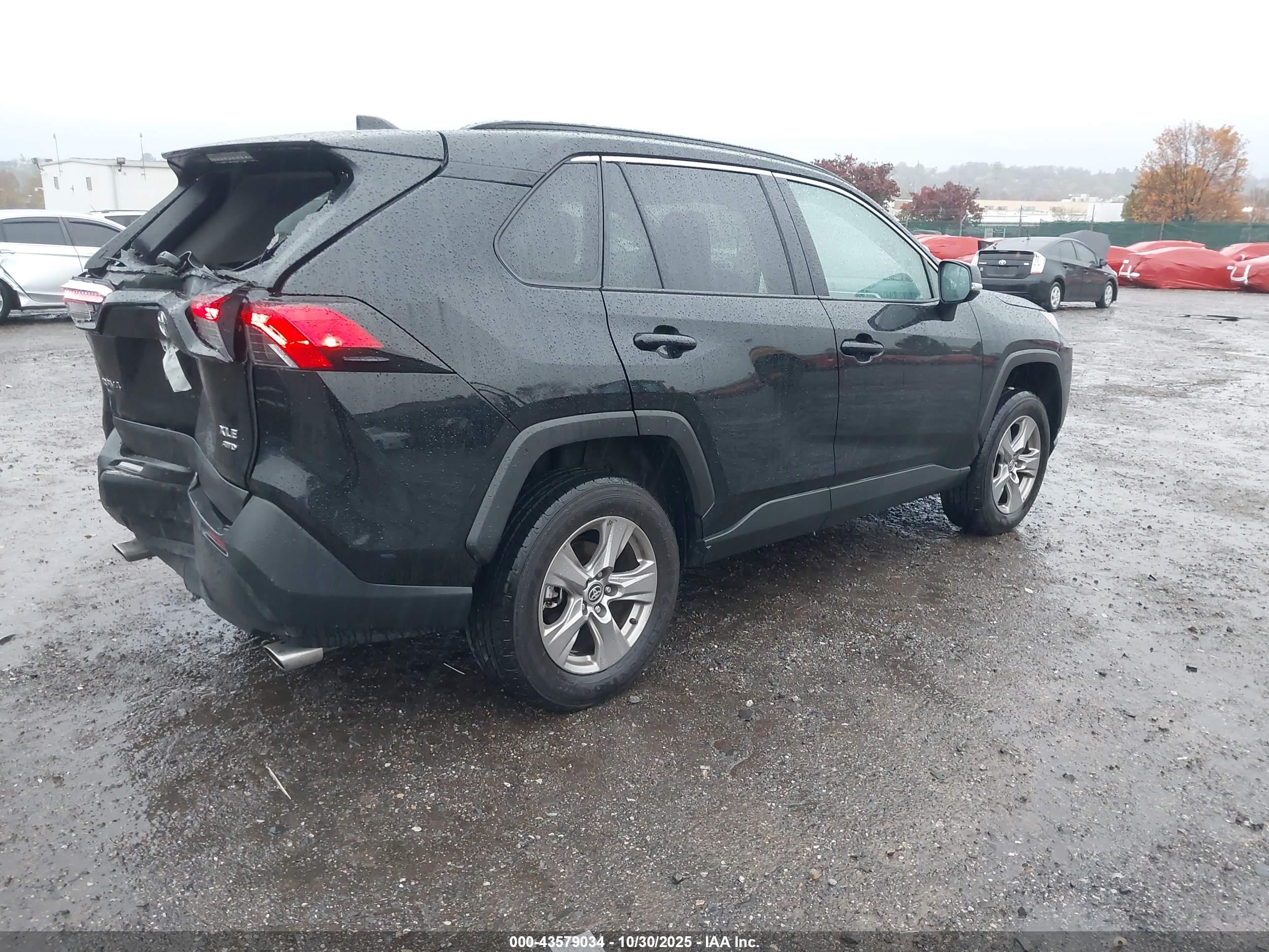 TOYOTA RAV4 image 4