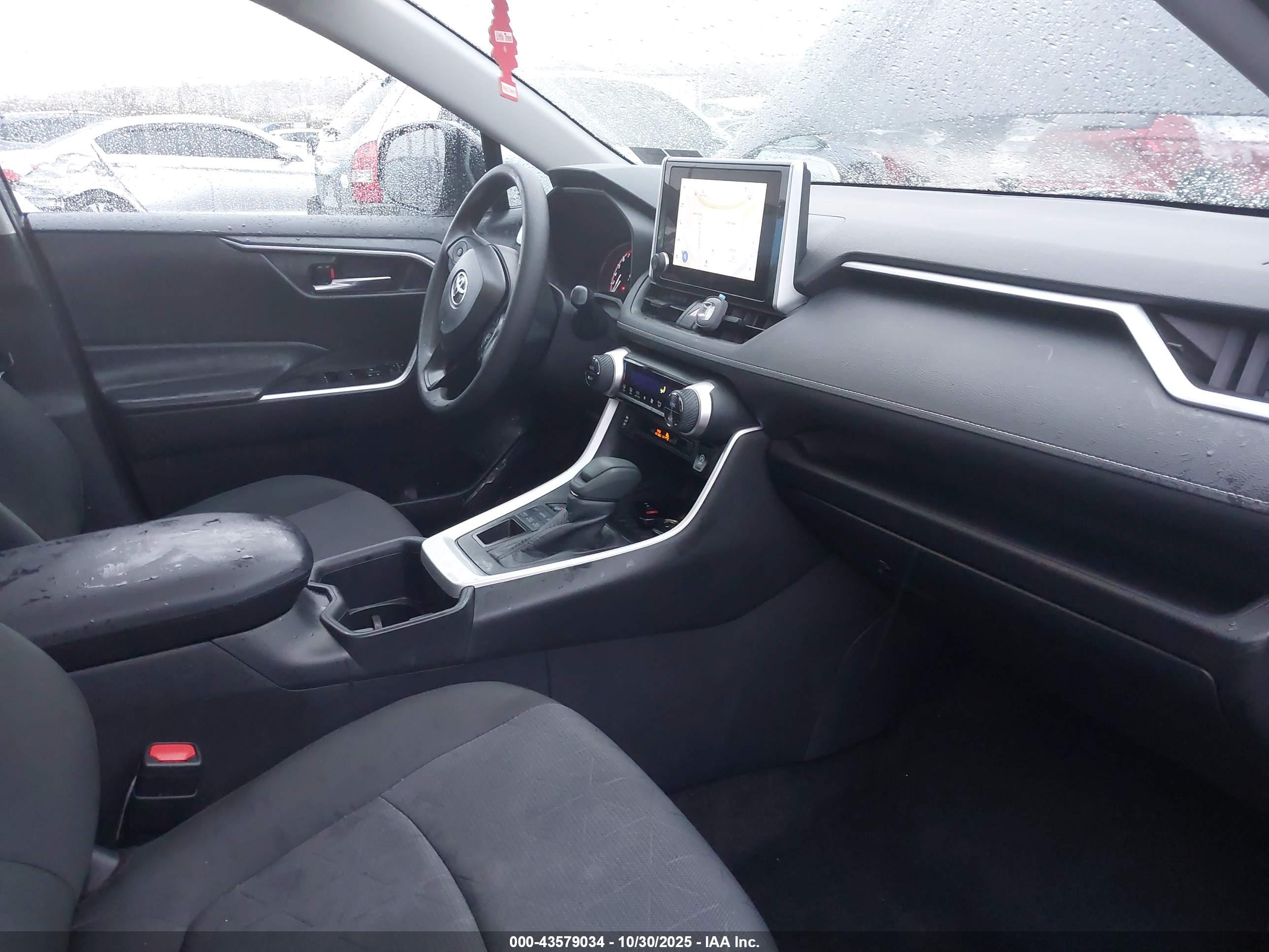 TOYOTA RAV4 image 5