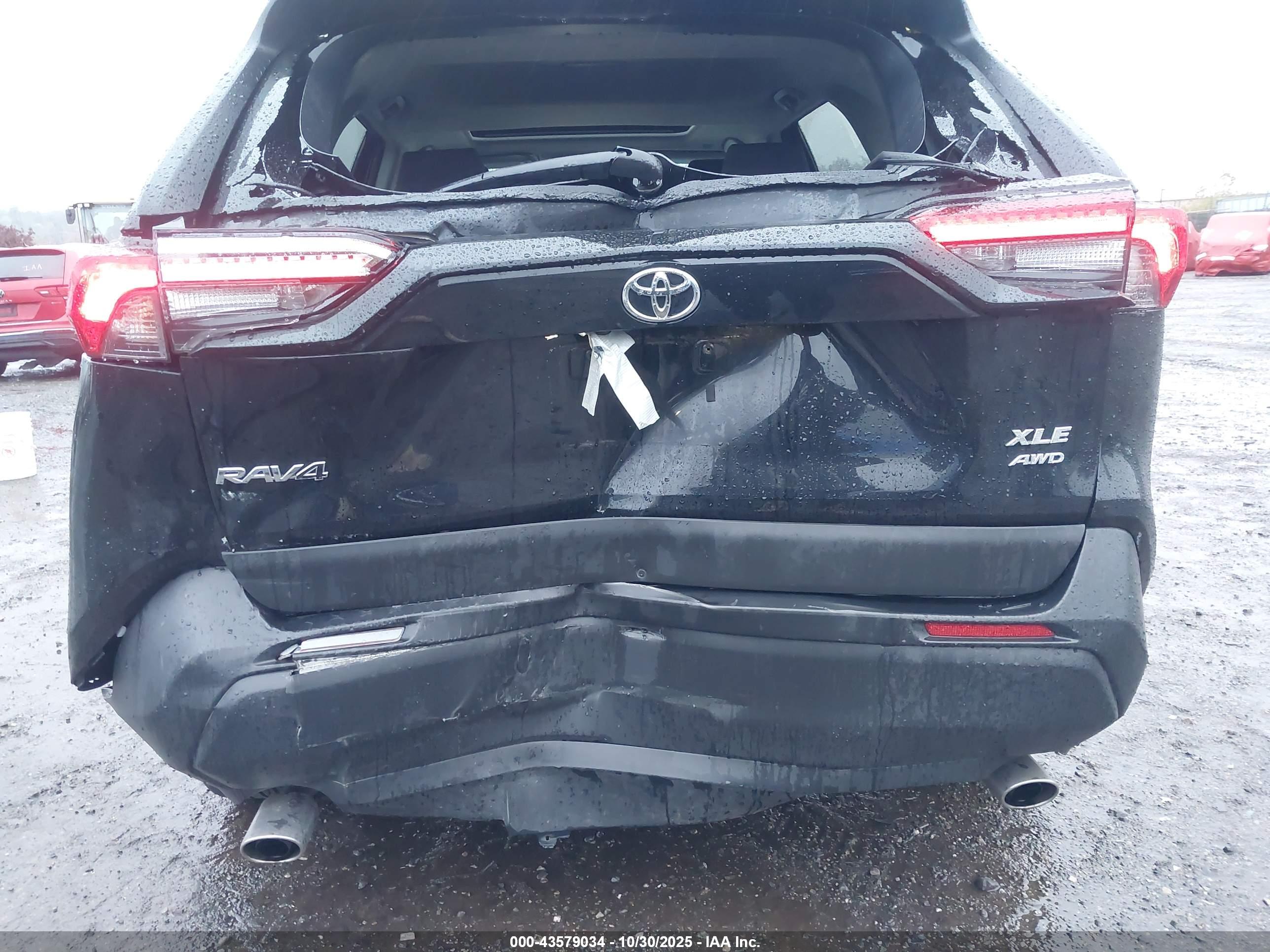 TOYOTA RAV4 image 6