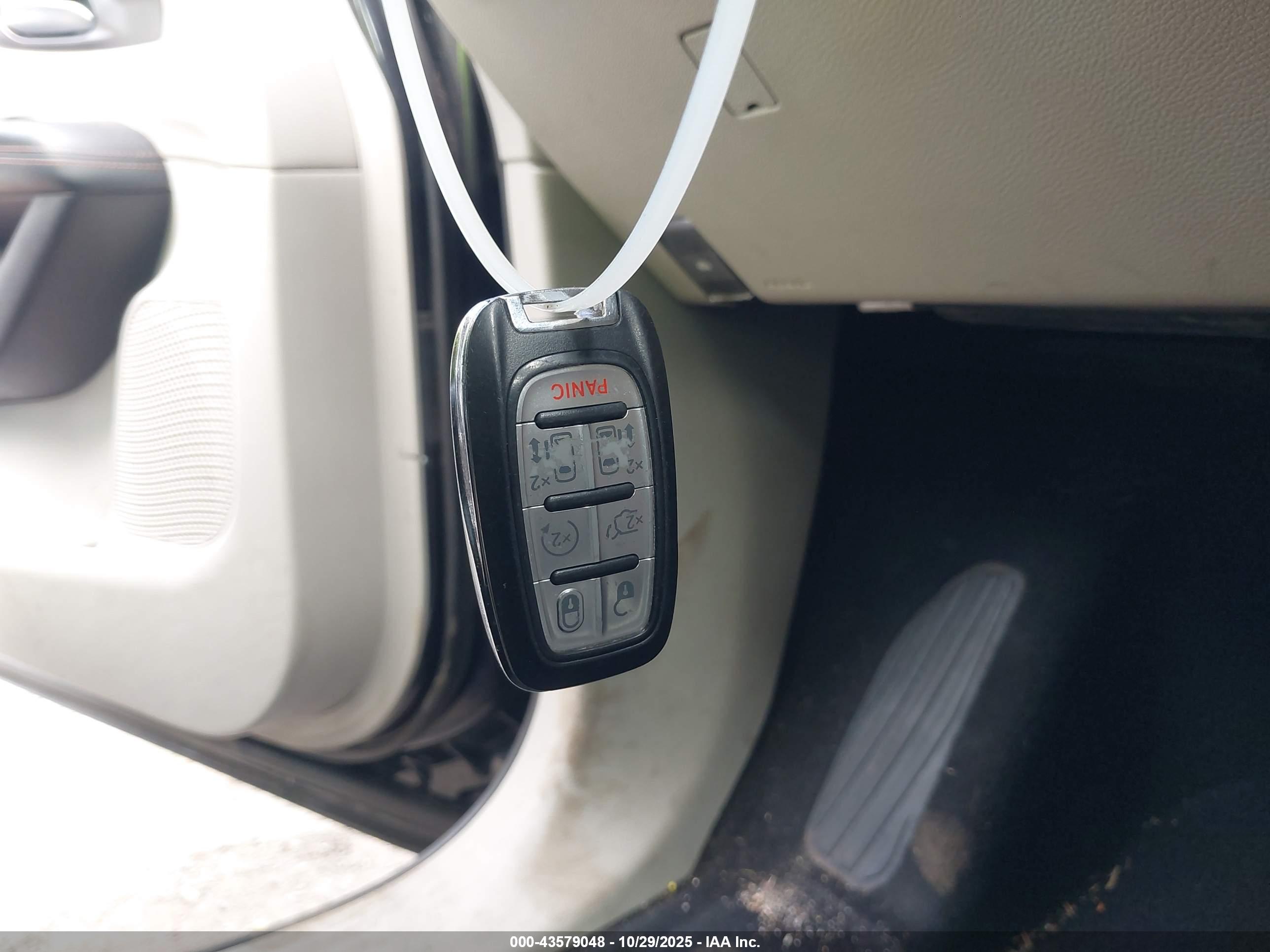 CHRYSLER PACIFICA image 11