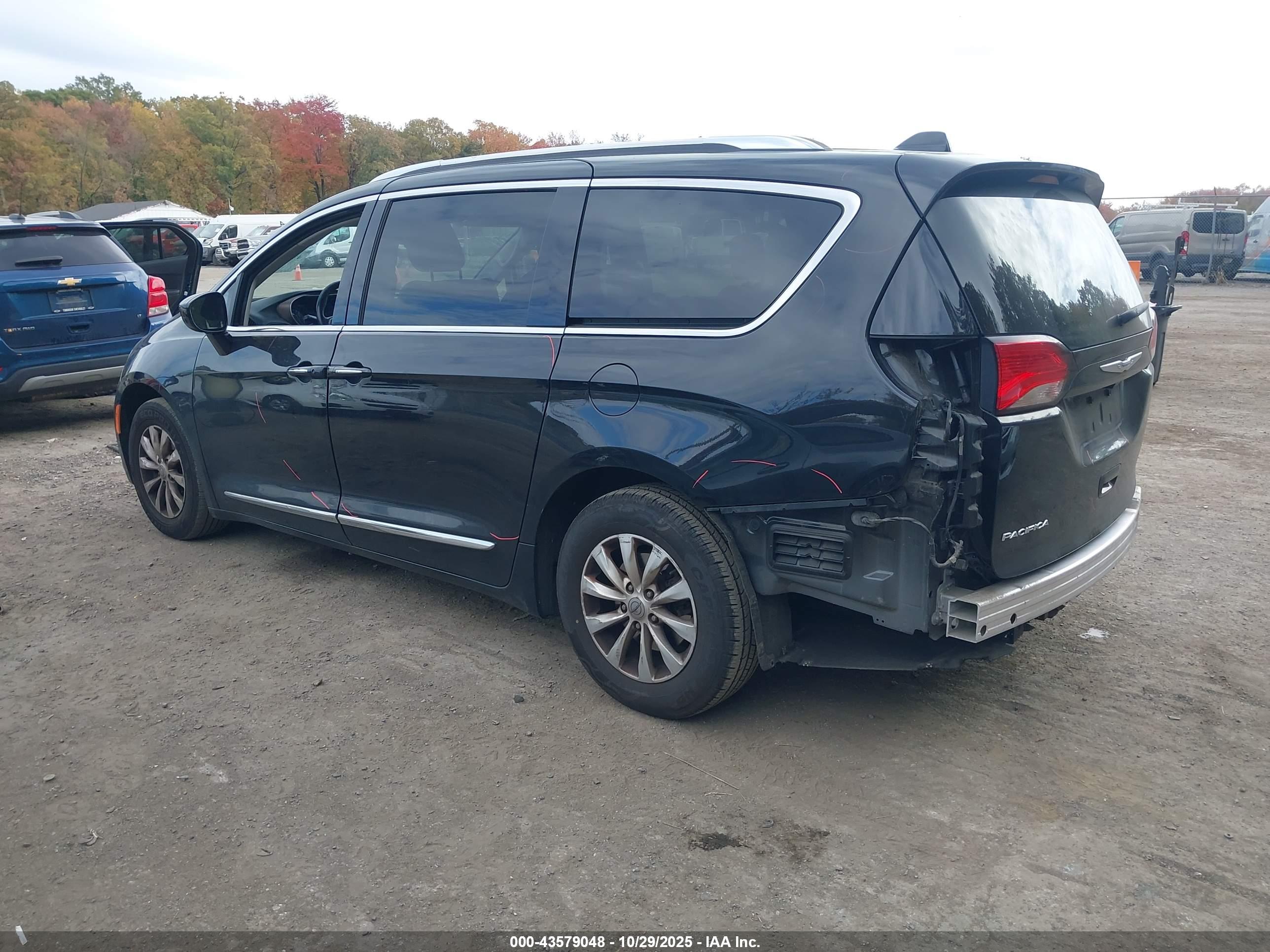CHRYSLER PACIFICA image 3