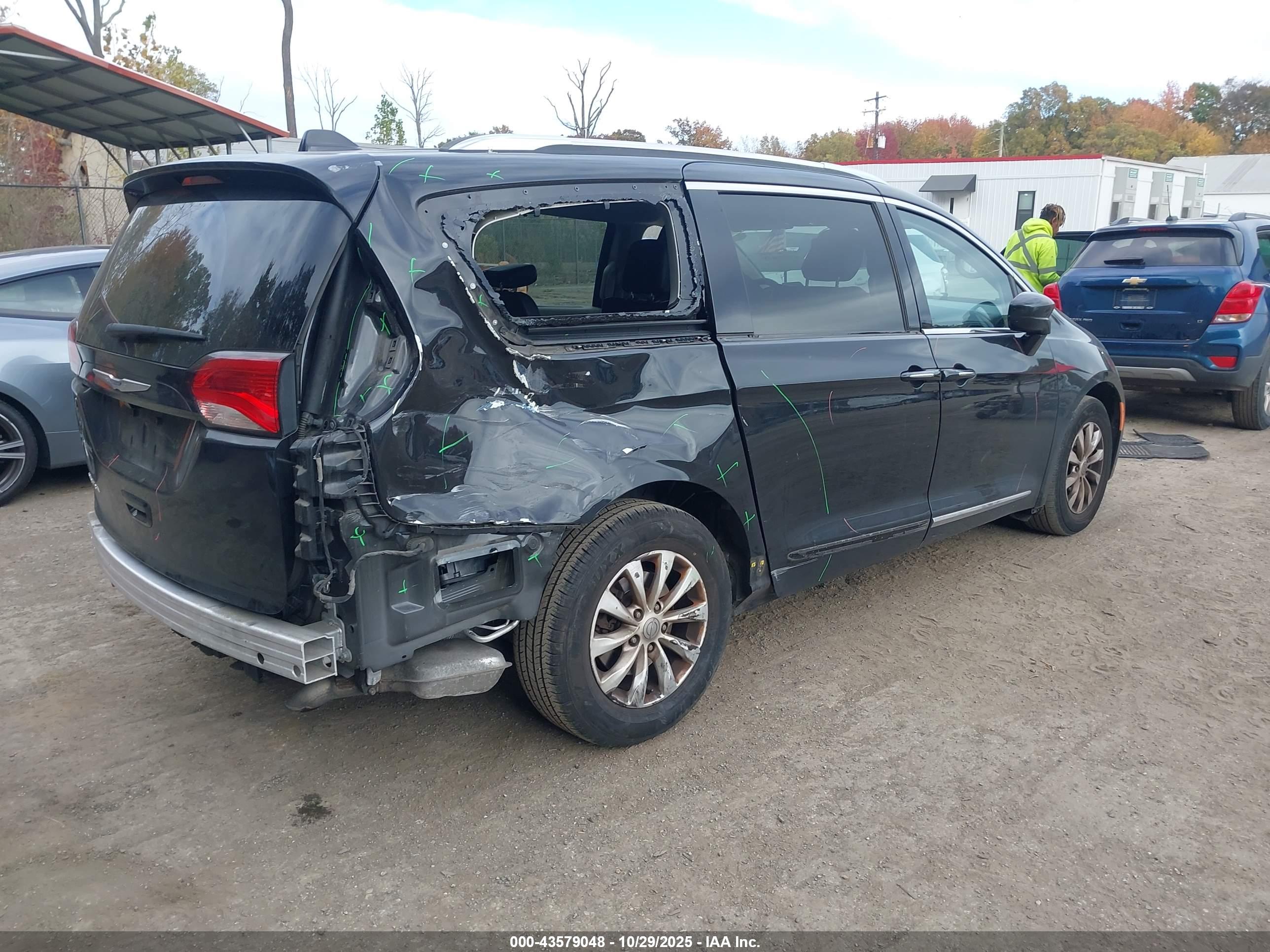 CHRYSLER PACIFICA image 4