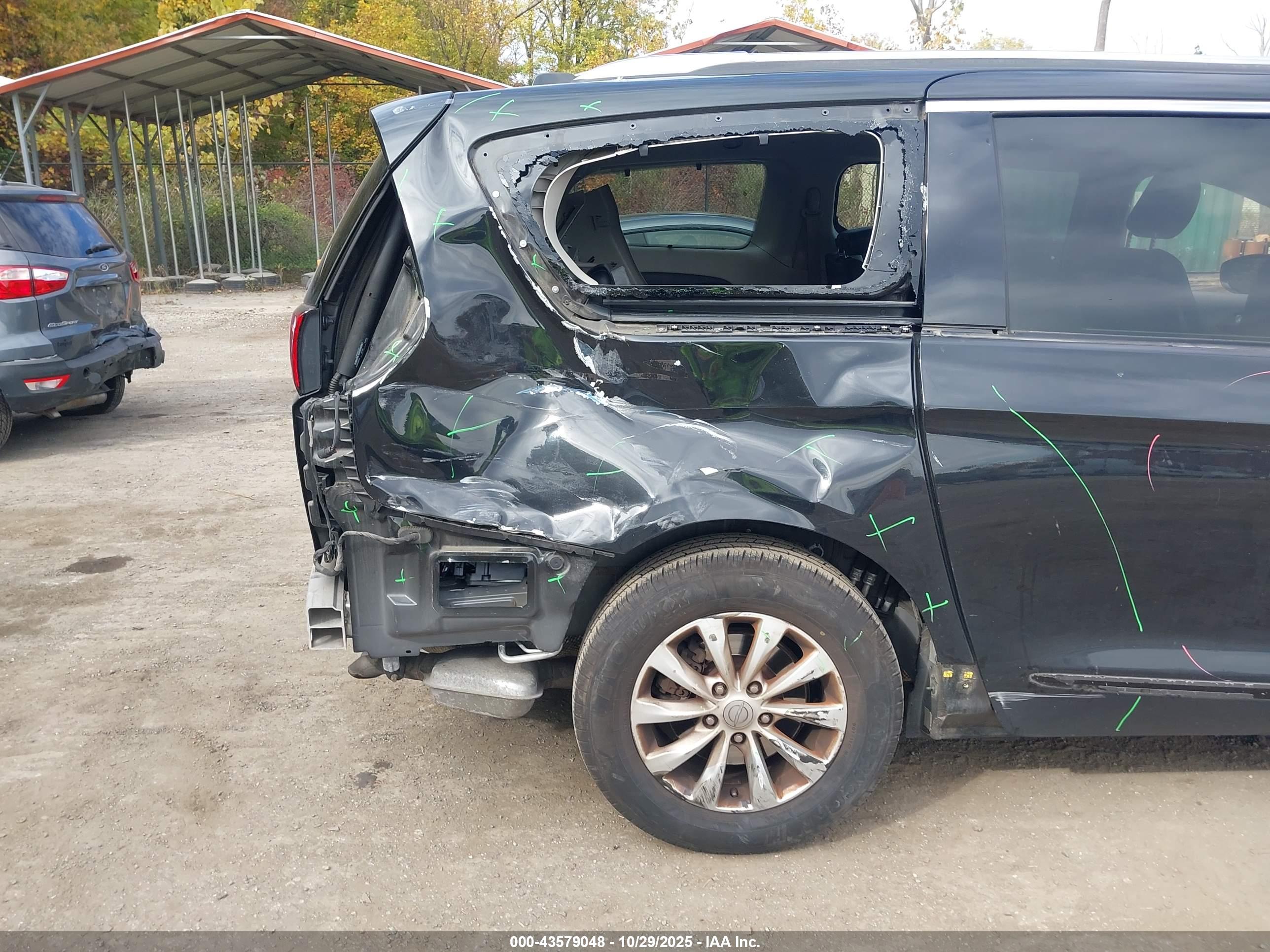 CHRYSLER PACIFICA image 6