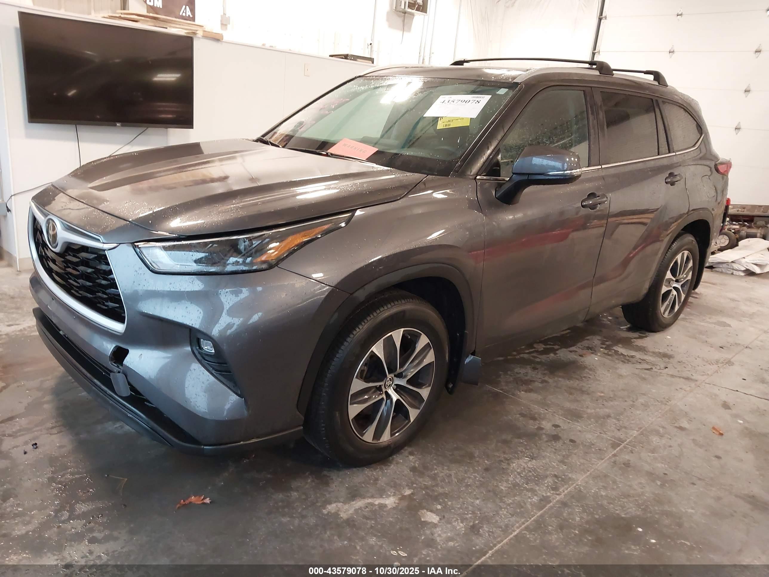 TOYOTA HIGHLANDER image 2