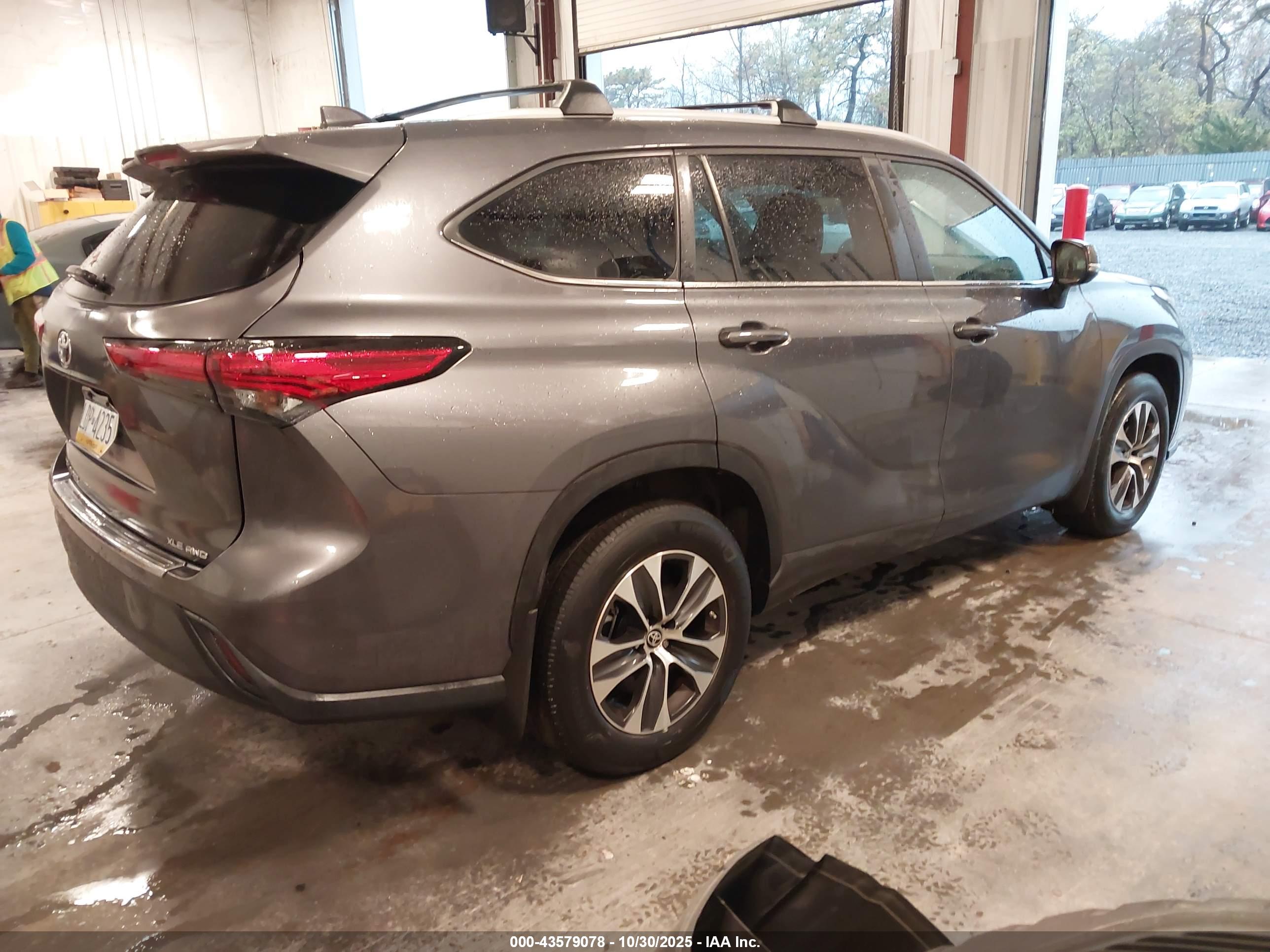 TOYOTA HIGHLANDER image 4