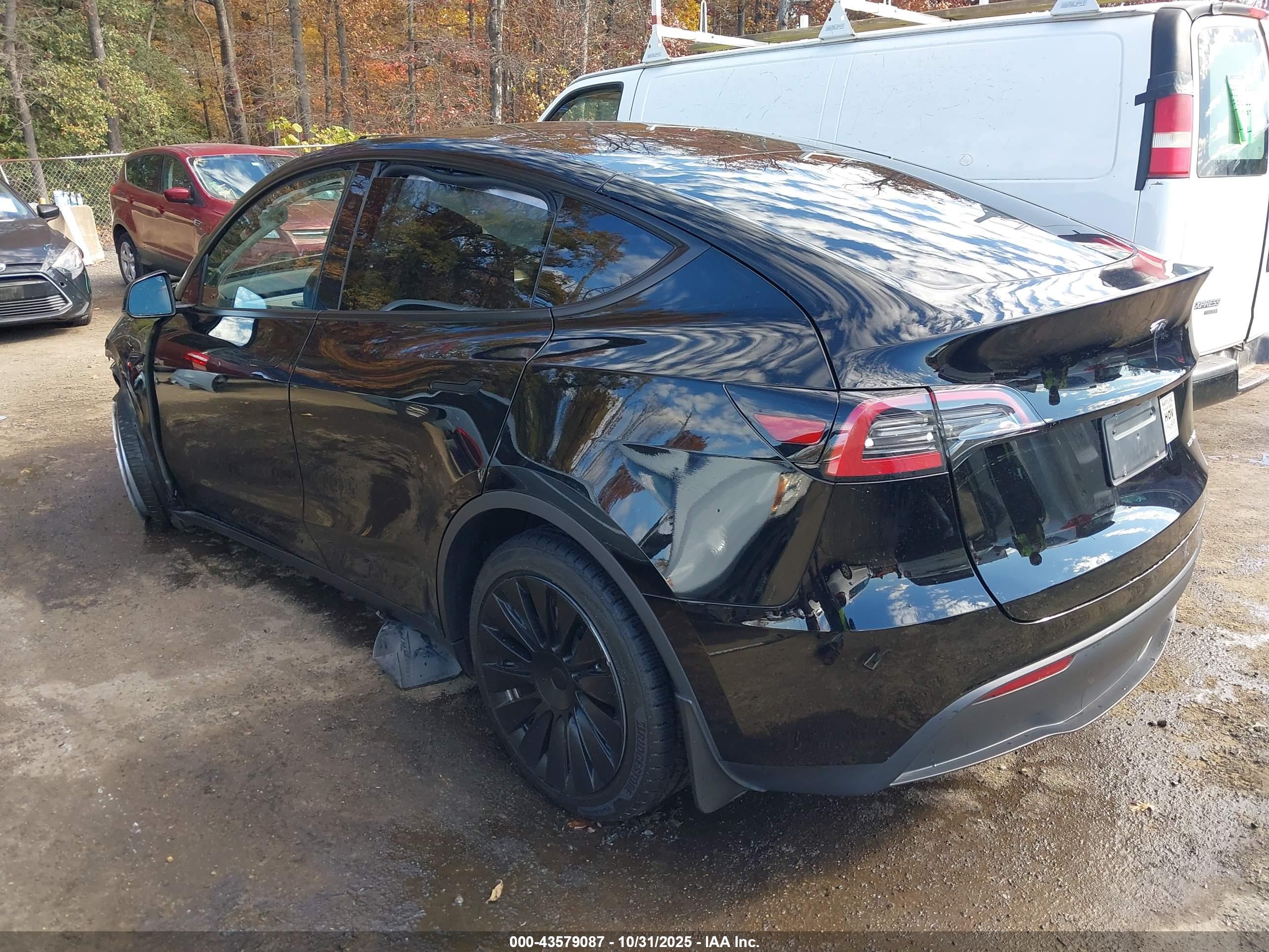 TESLA MODEL image 3