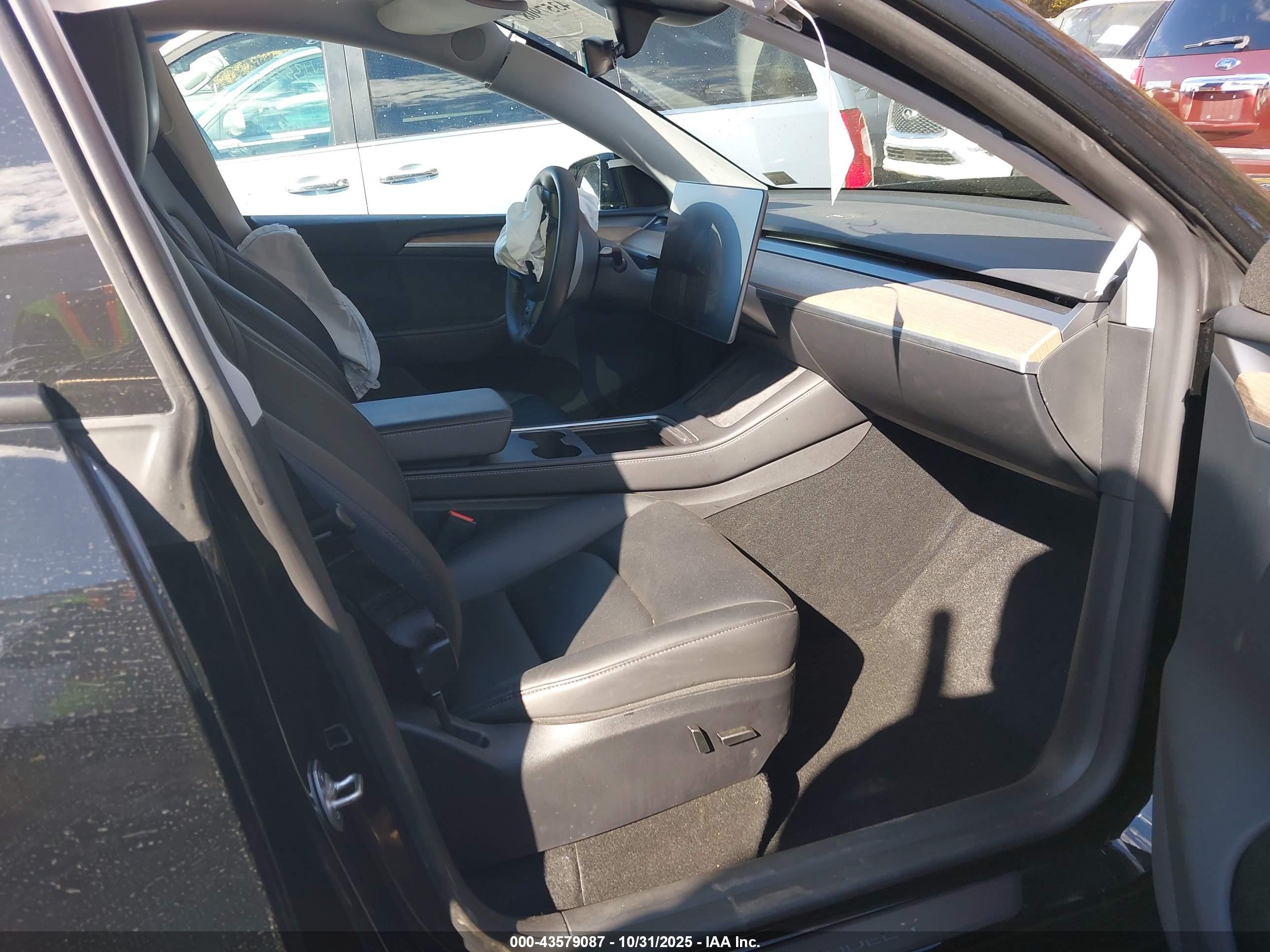 TESLA MODEL image 5