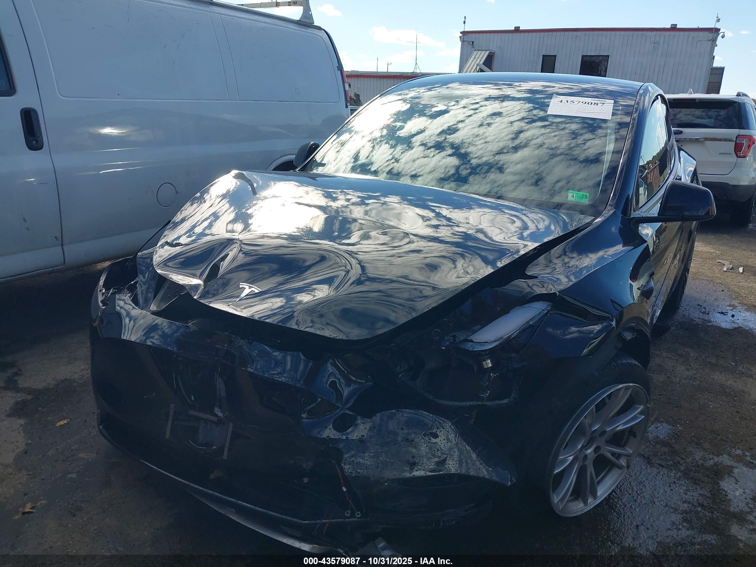 TESLA MODEL image 6