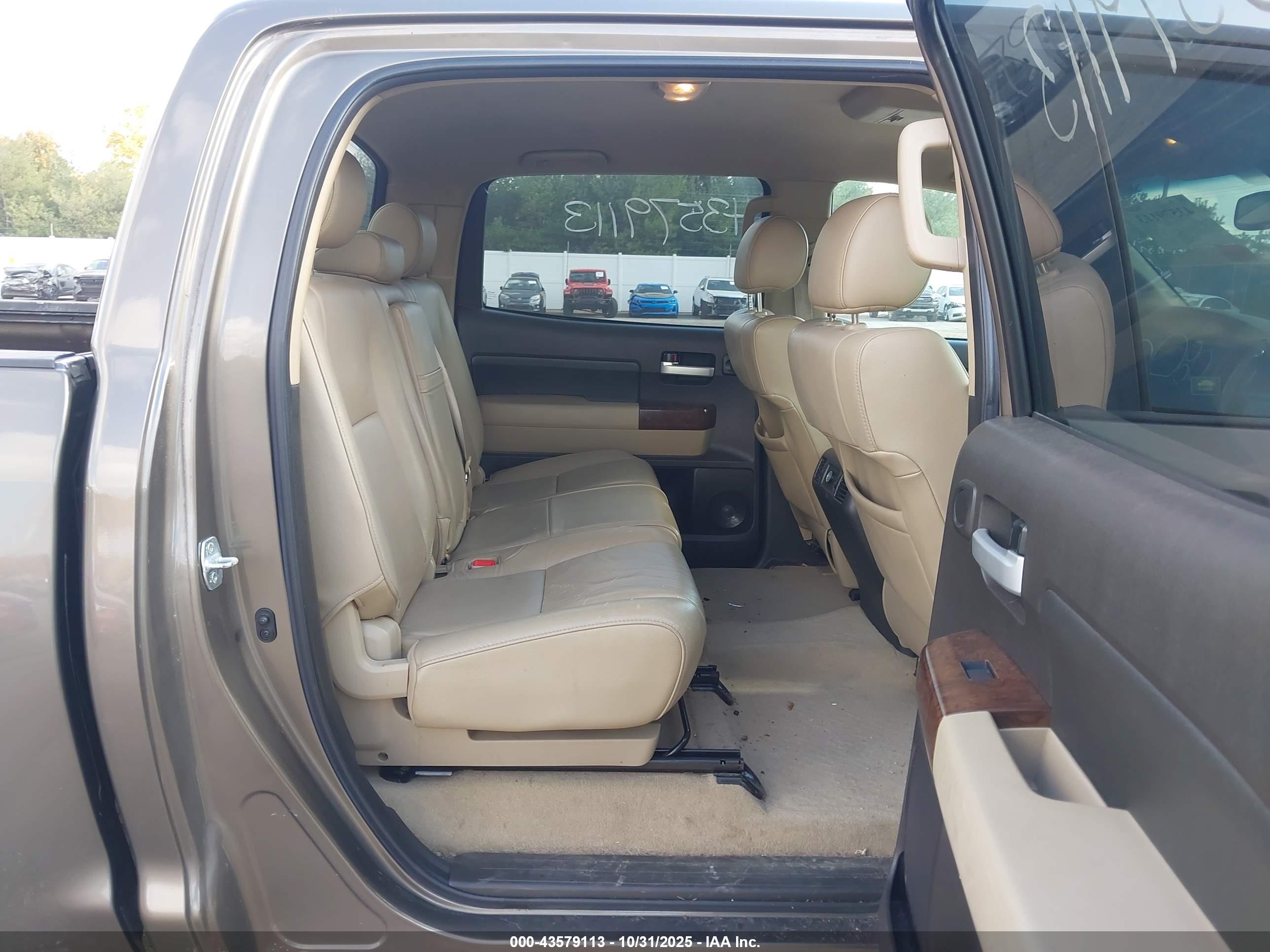 TOYOTA TUNDRA image 8