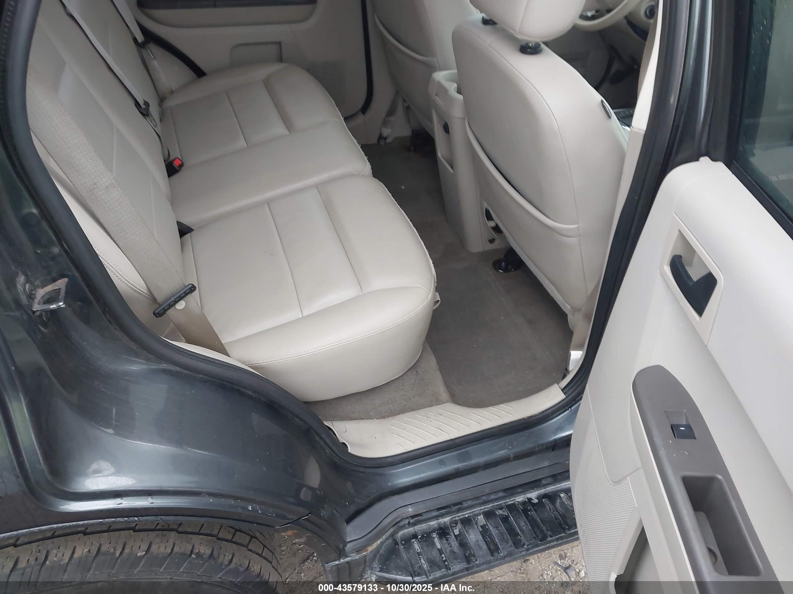FORD ESCAPE image 8