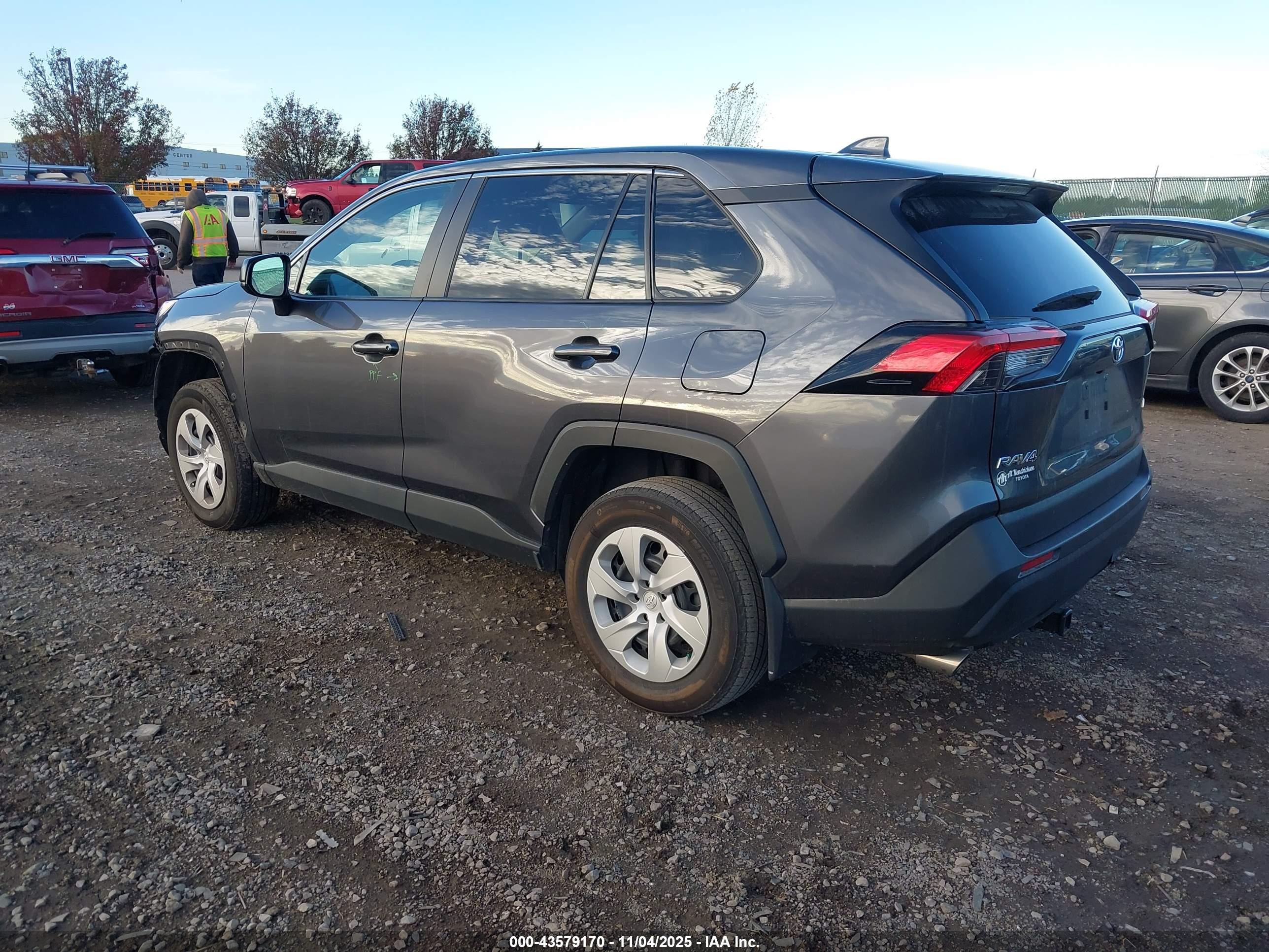 TOYOTA RAV4 image 3