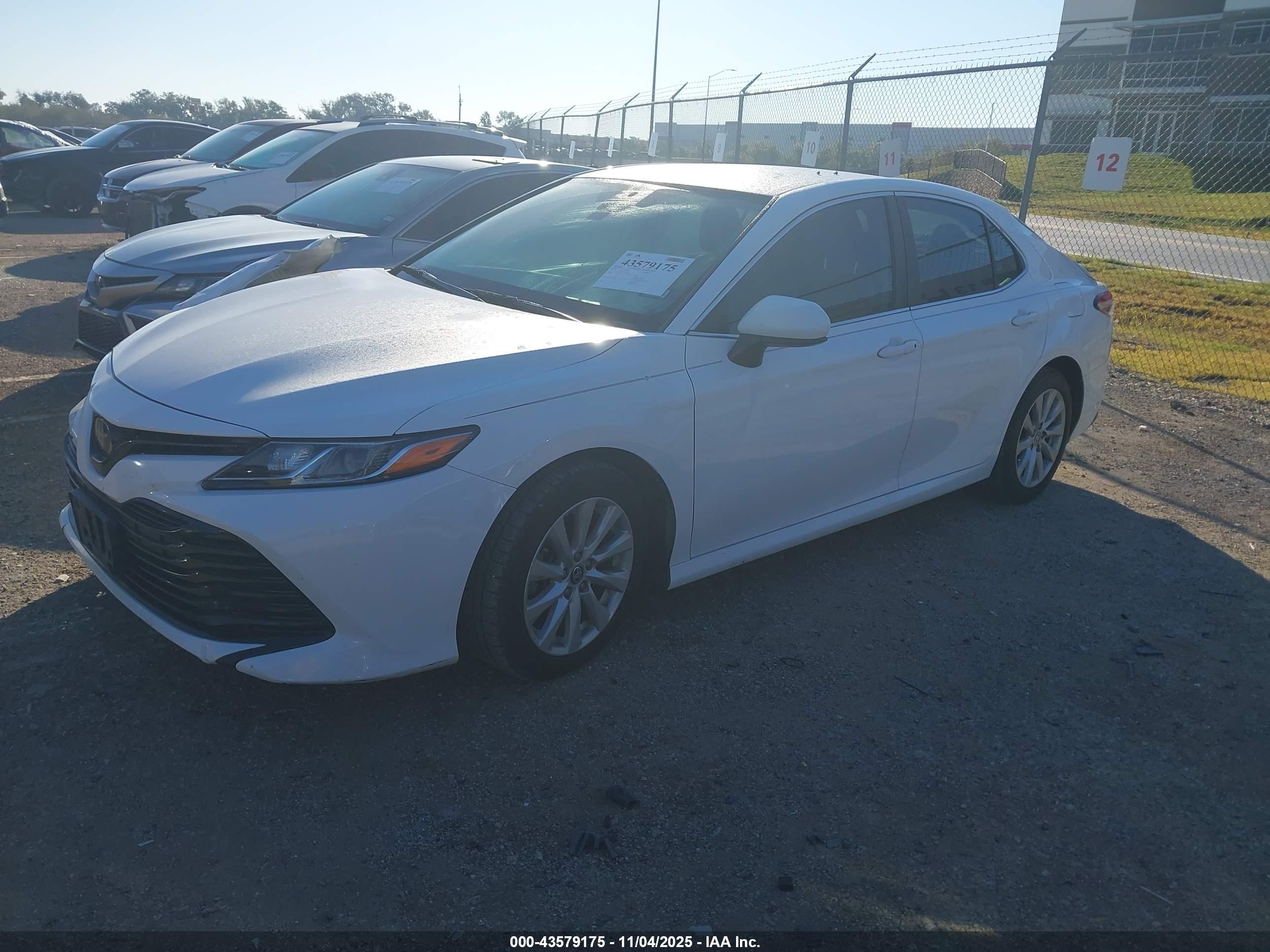 TOYOTA CAMRY image 2