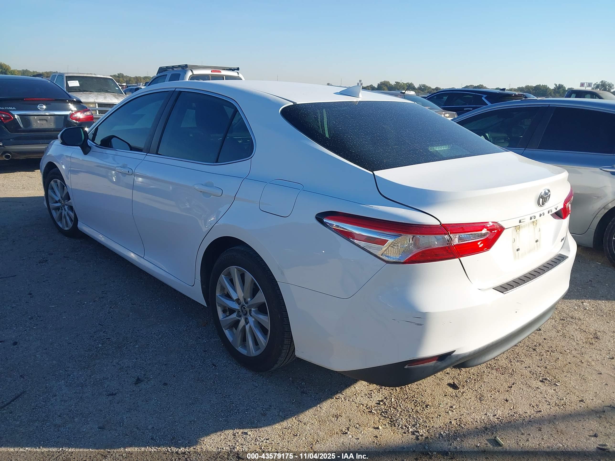 TOYOTA CAMRY image 3