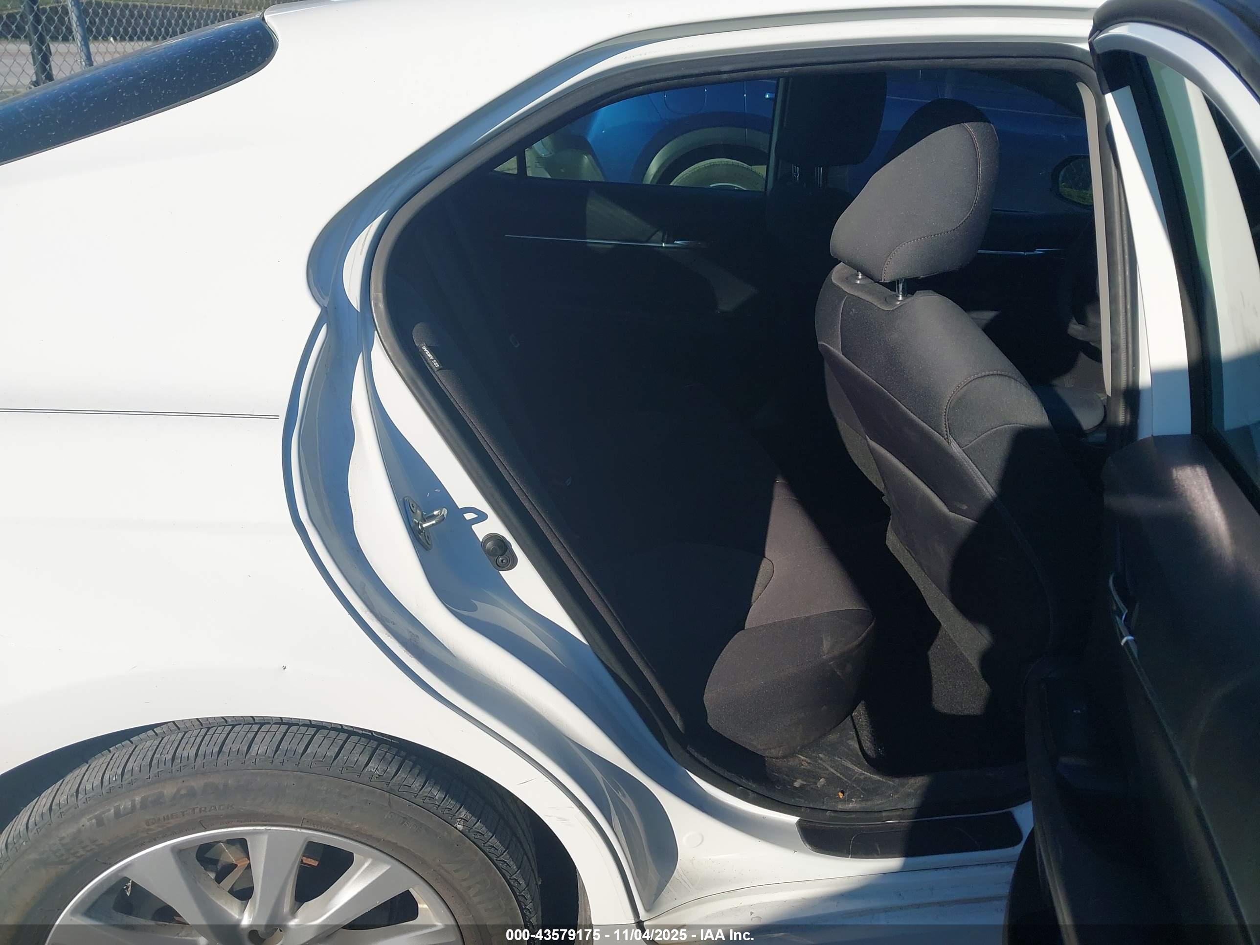 TOYOTA CAMRY image 8