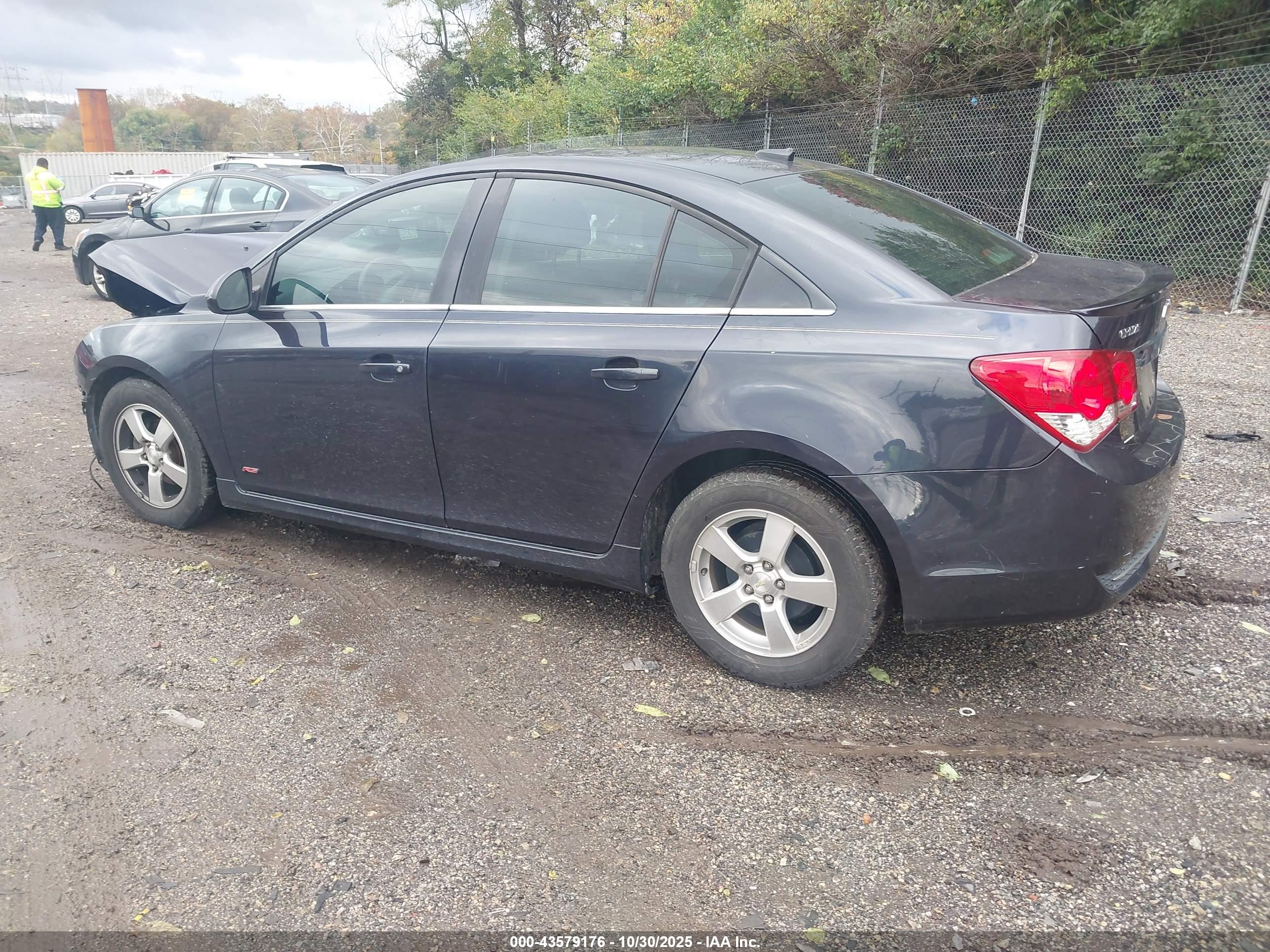 CHEVROLET CRUZE image 3