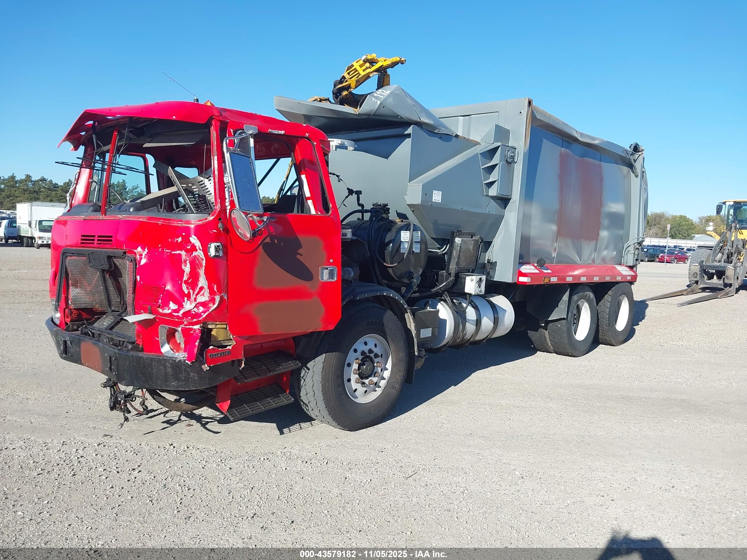 AUTOCAR LLC image 2