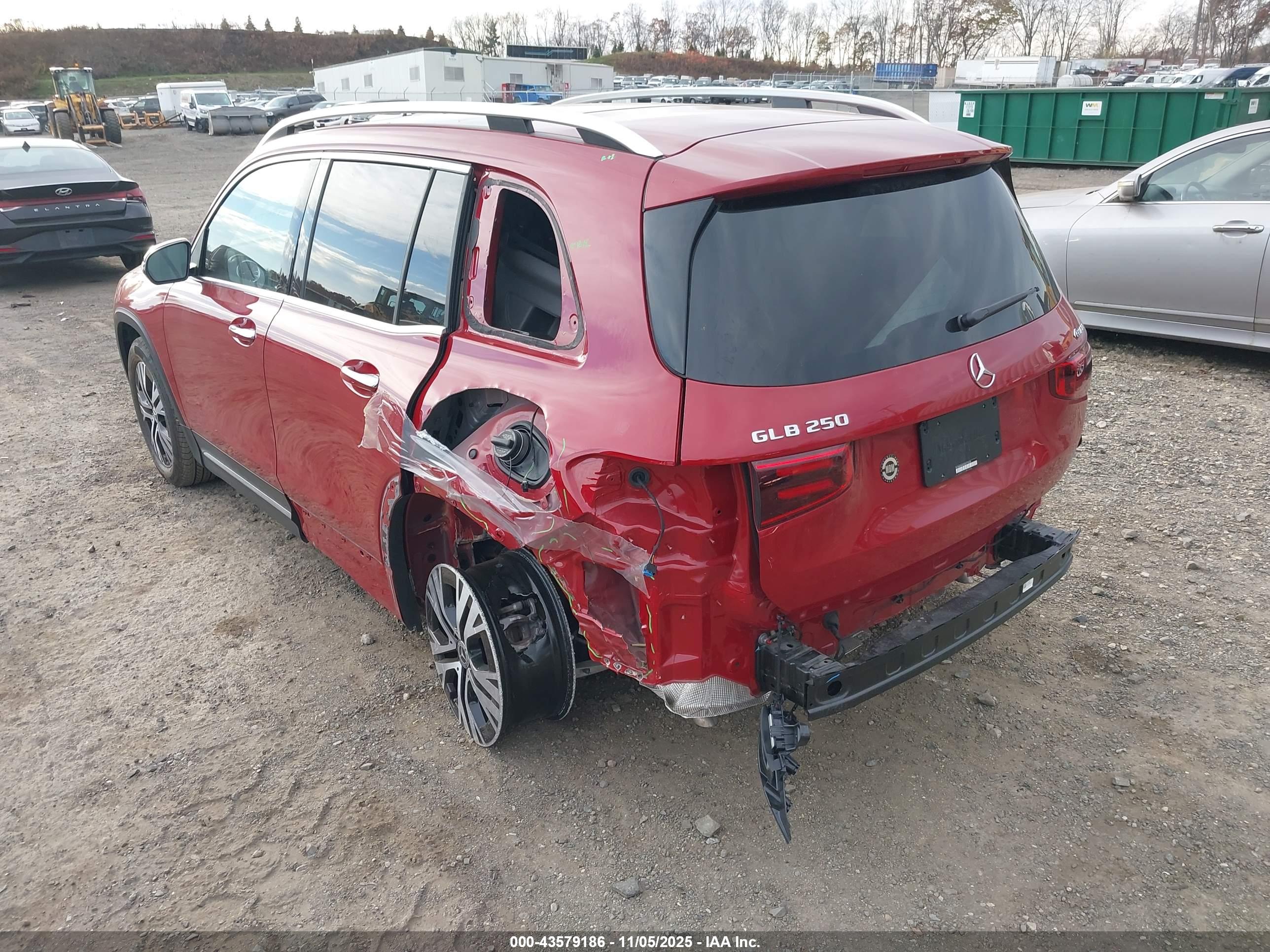 MERCEDES-BENZ GLB image 3