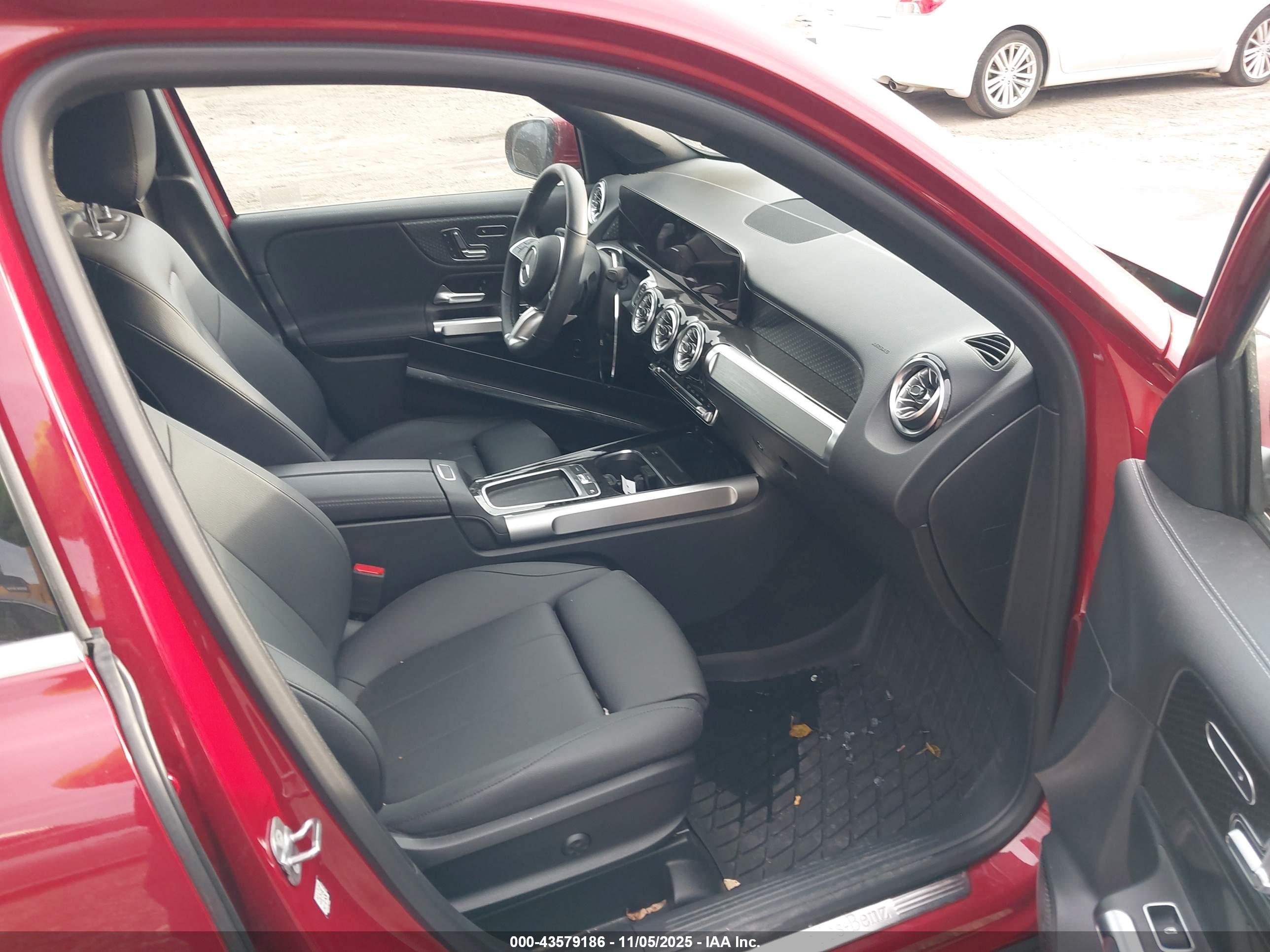 MERCEDES-BENZ GLB image 5
