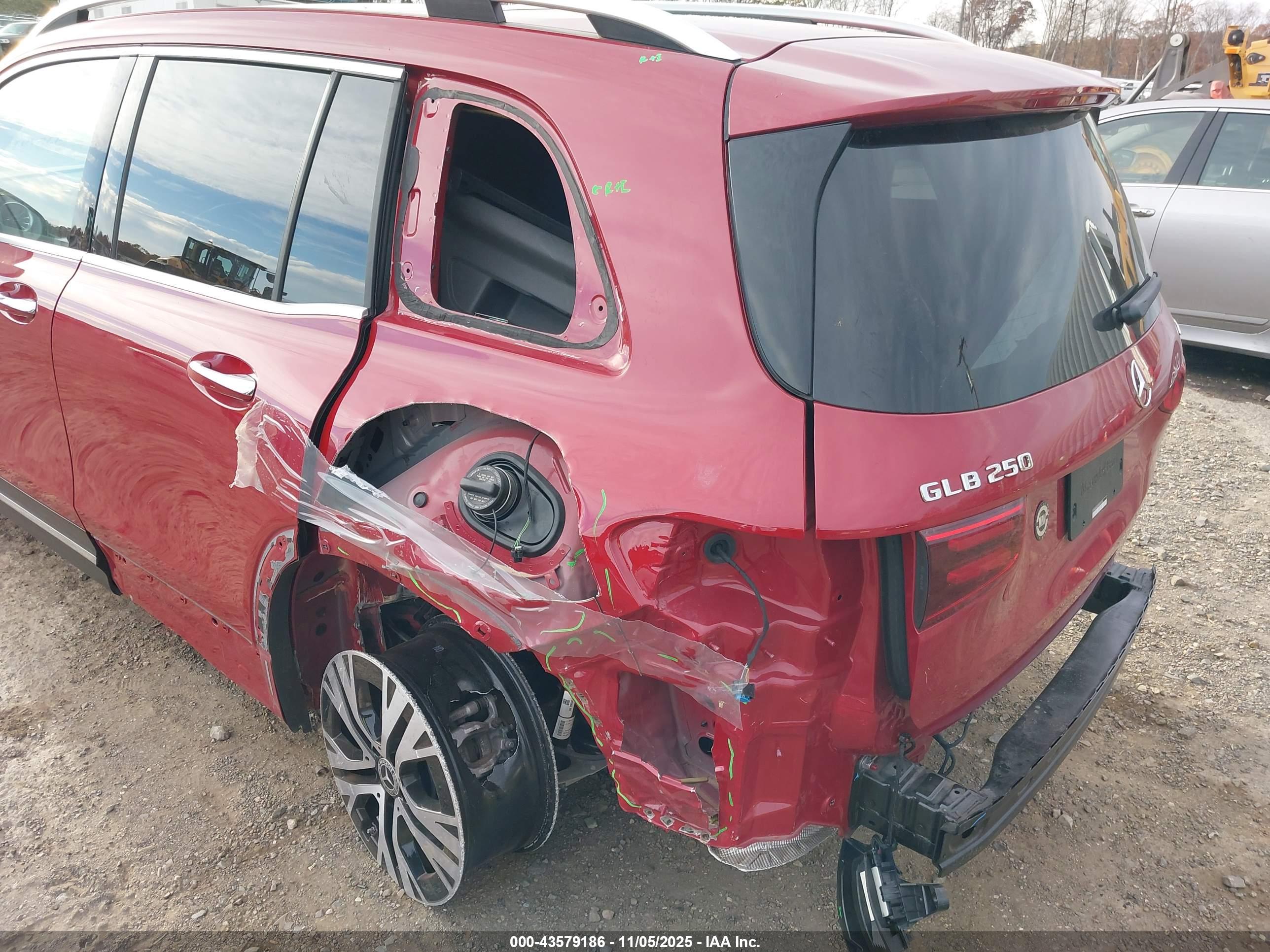 MERCEDES-BENZ GLB image 6