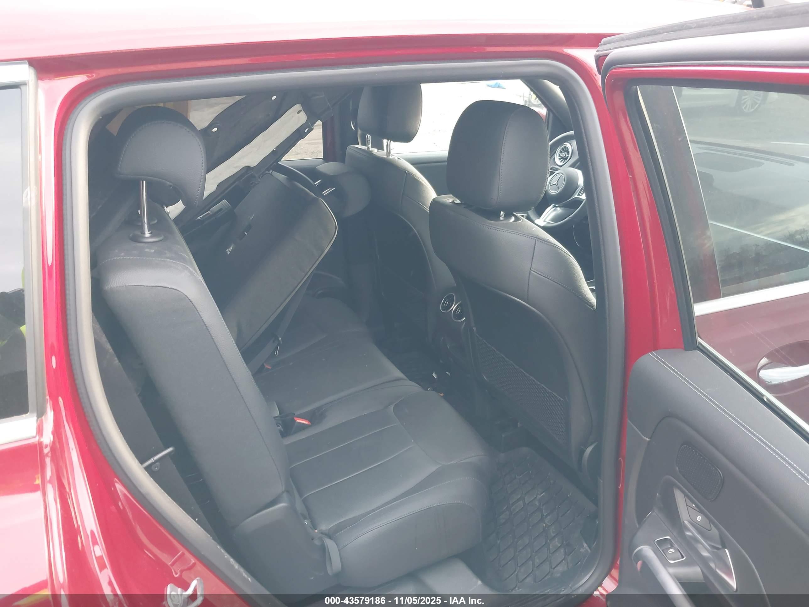 MERCEDES-BENZ GLB image 8