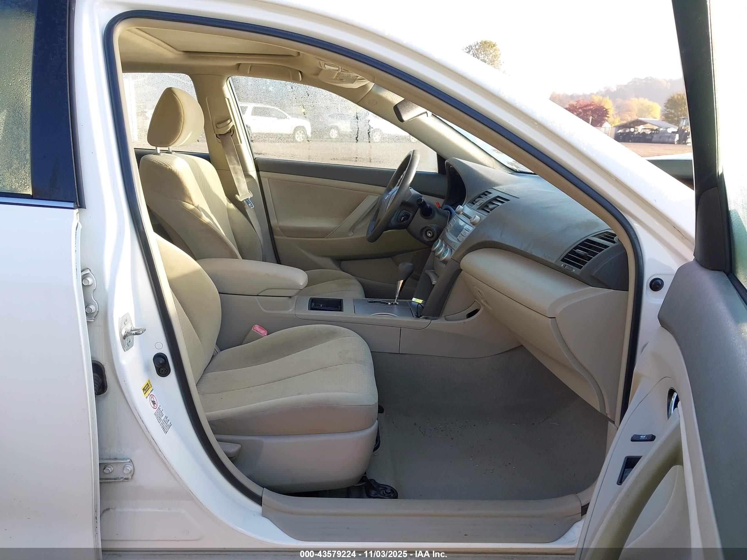 TOYOTA CAMRY image 5