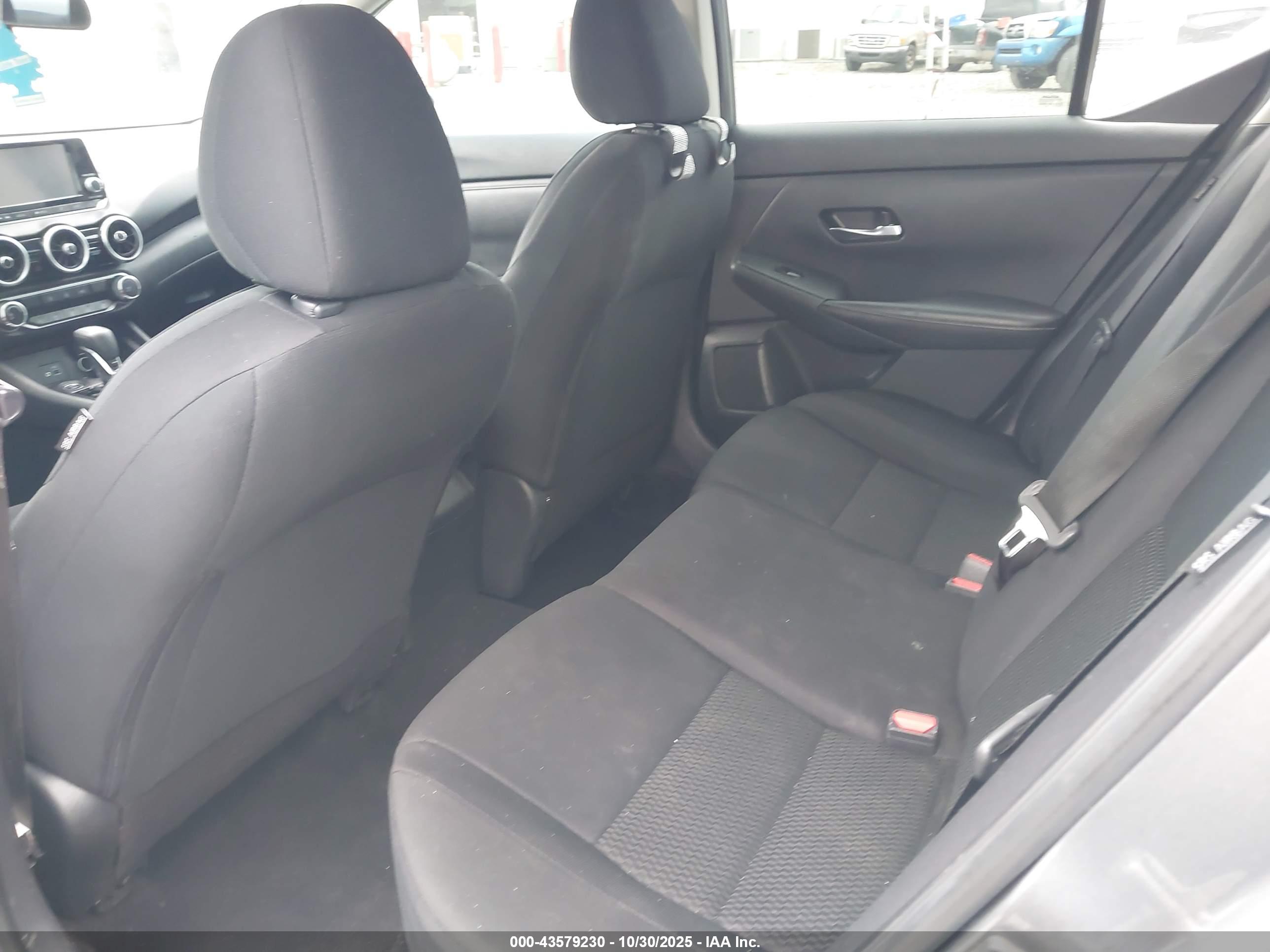 NISSAN SENTRA image 8