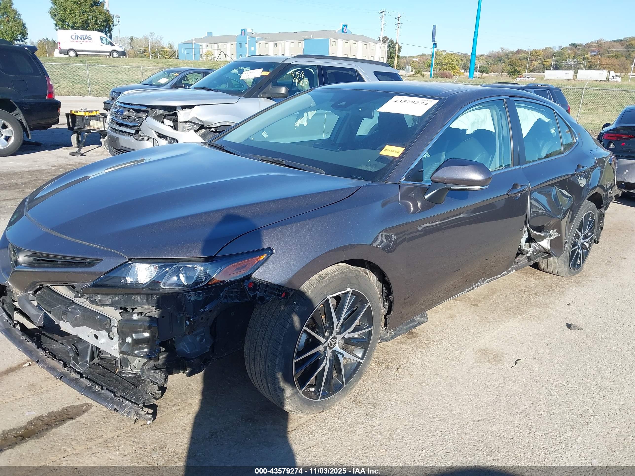 TOYOTA CAMRY image 2