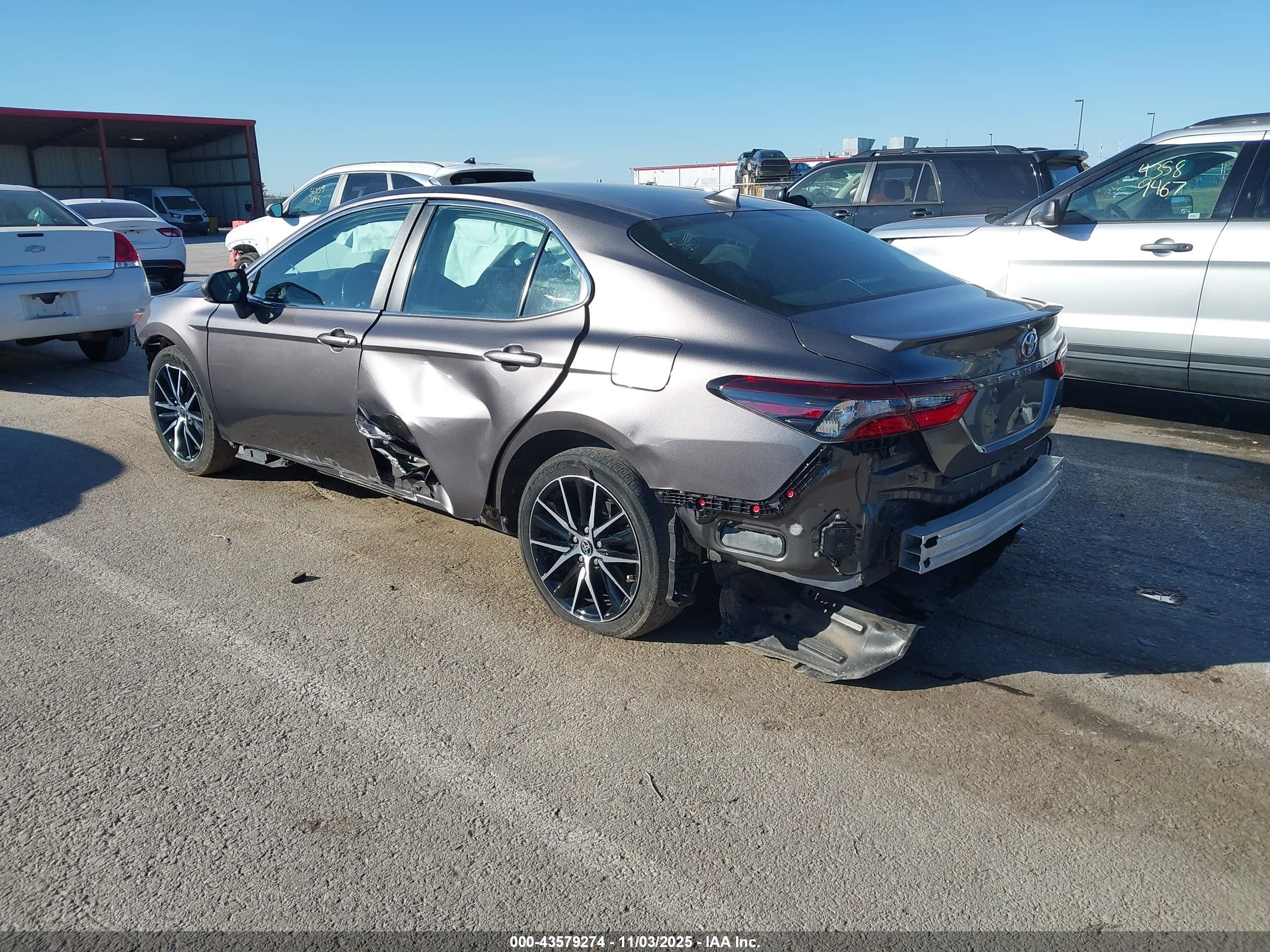 TOYOTA CAMRY image 3