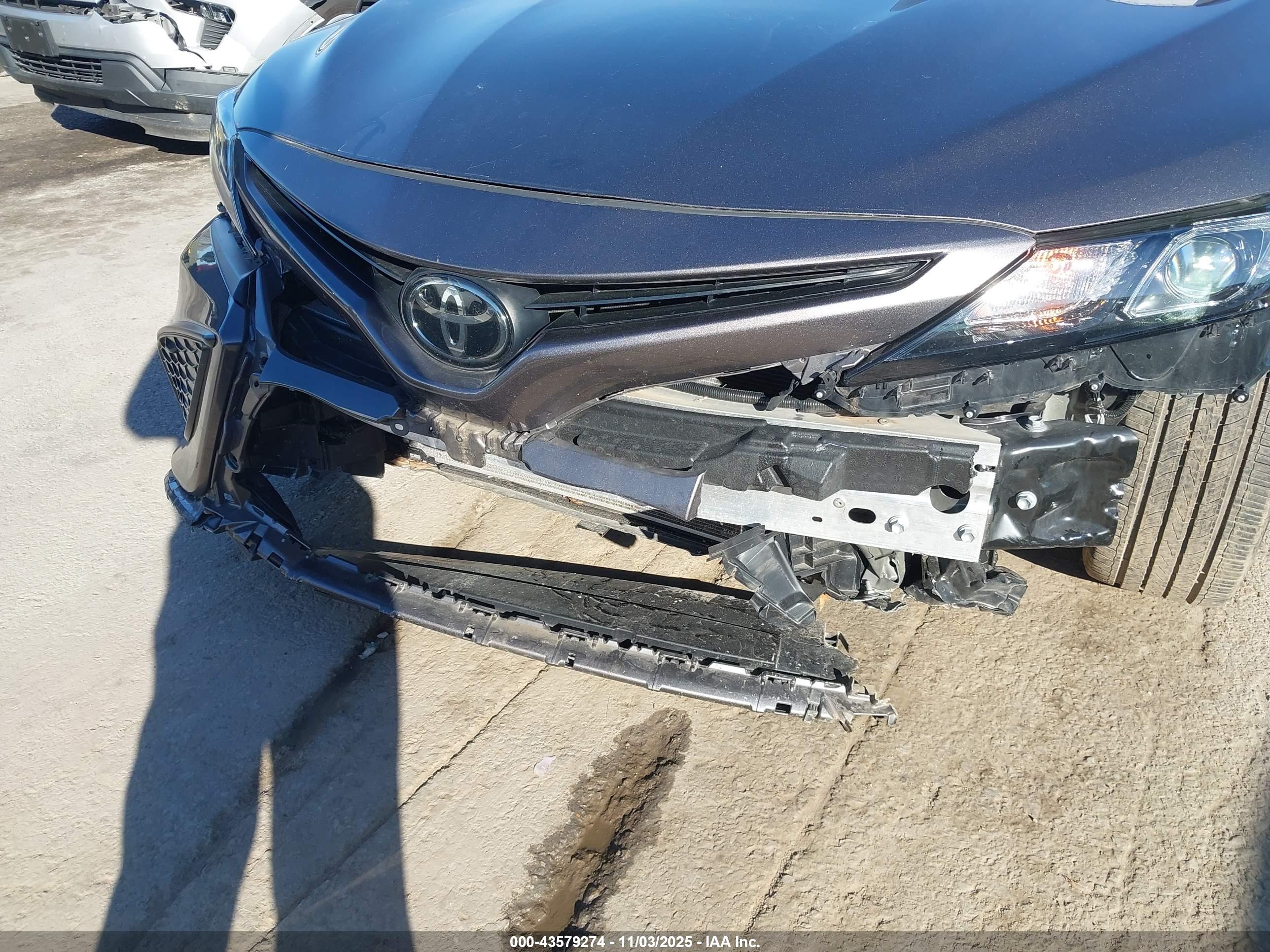 TOYOTA CAMRY image 6