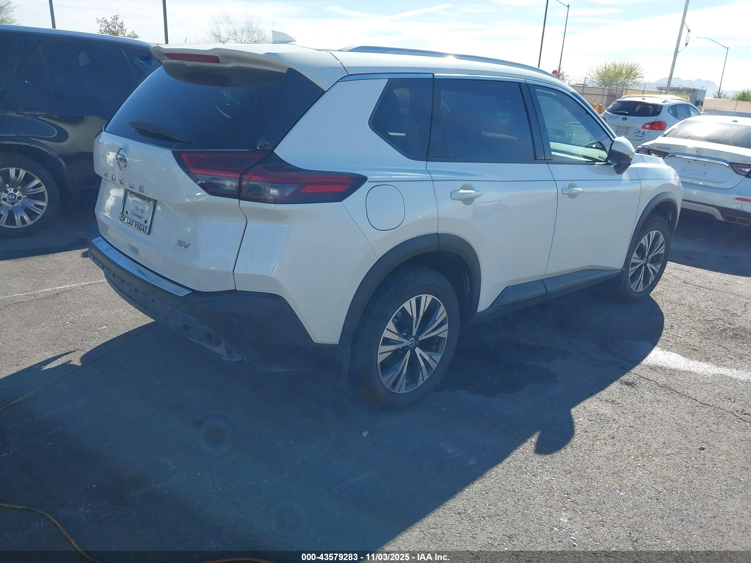 NISSAN ROGUE image 4
