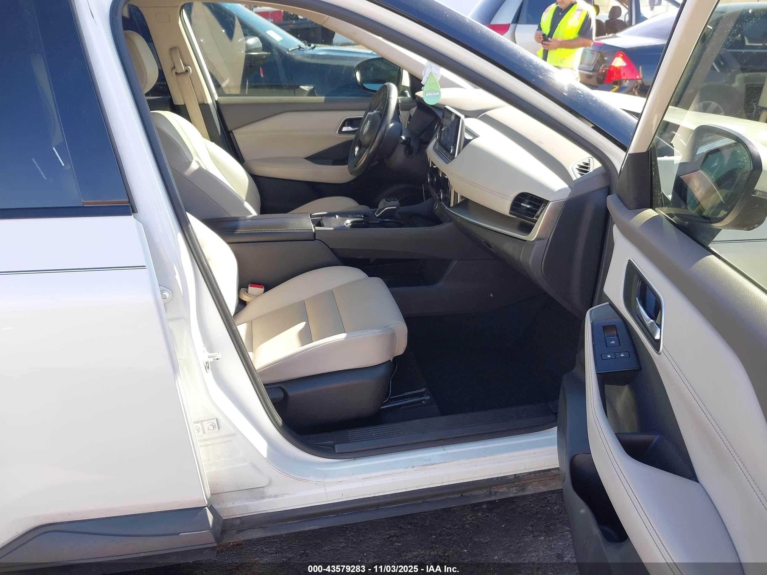NISSAN ROGUE image 5