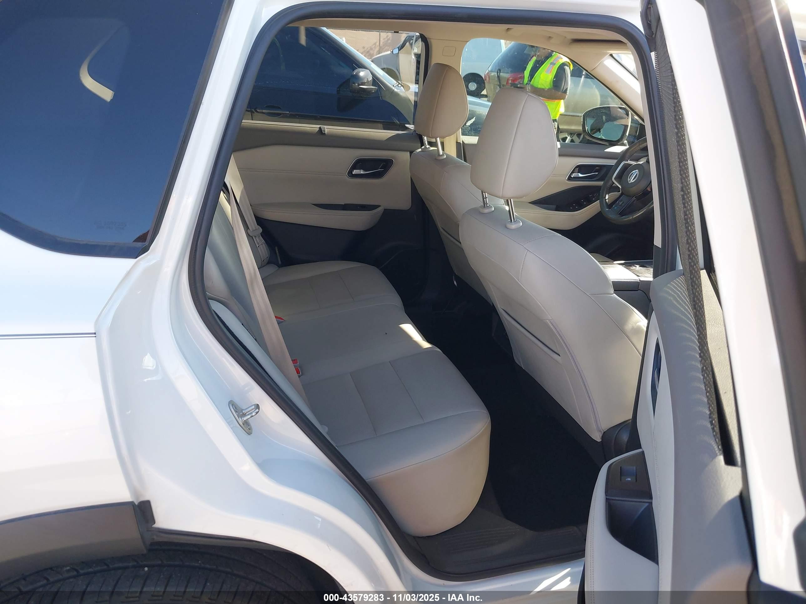 NISSAN ROGUE image 8