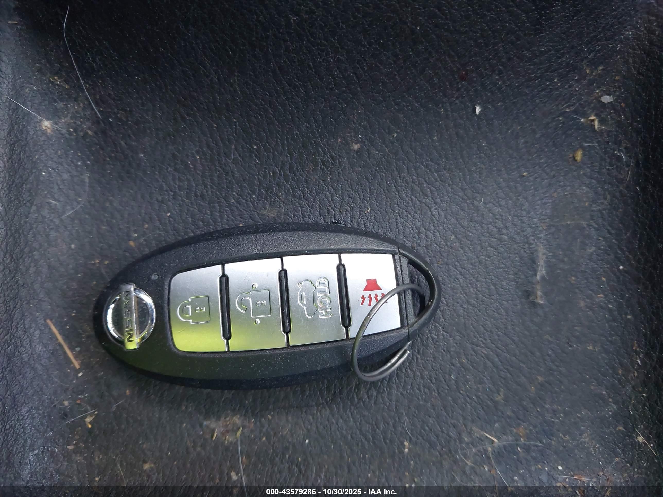 NISSAN VERSA image 11