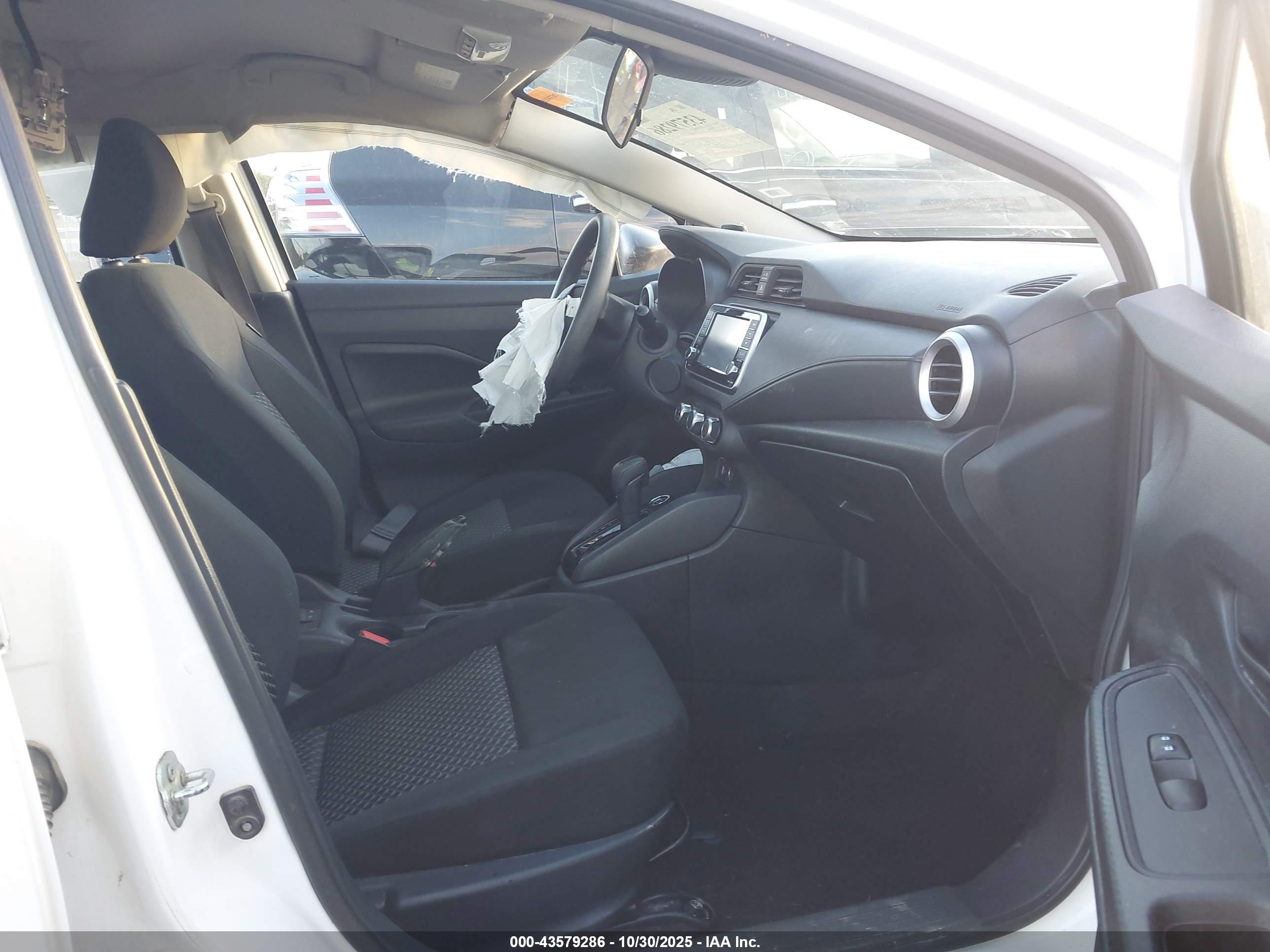NISSAN VERSA image 5