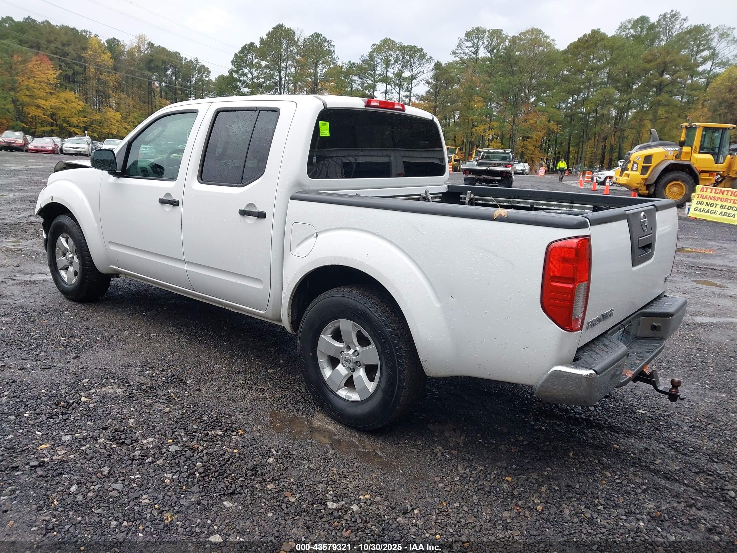 NISSAN FRONTIER image 3