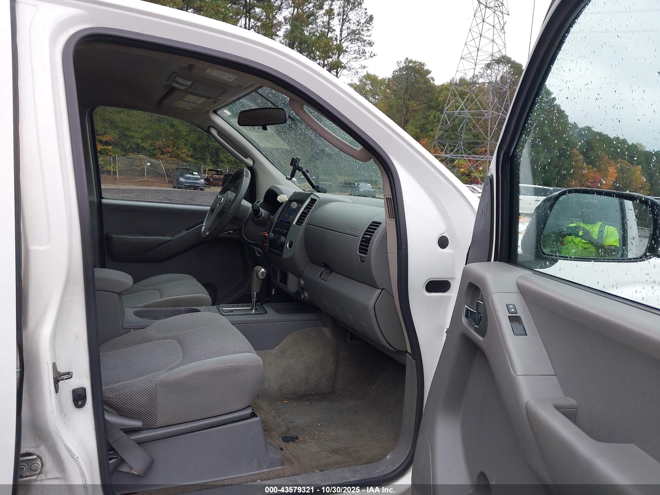 NISSAN FRONTIER image 5