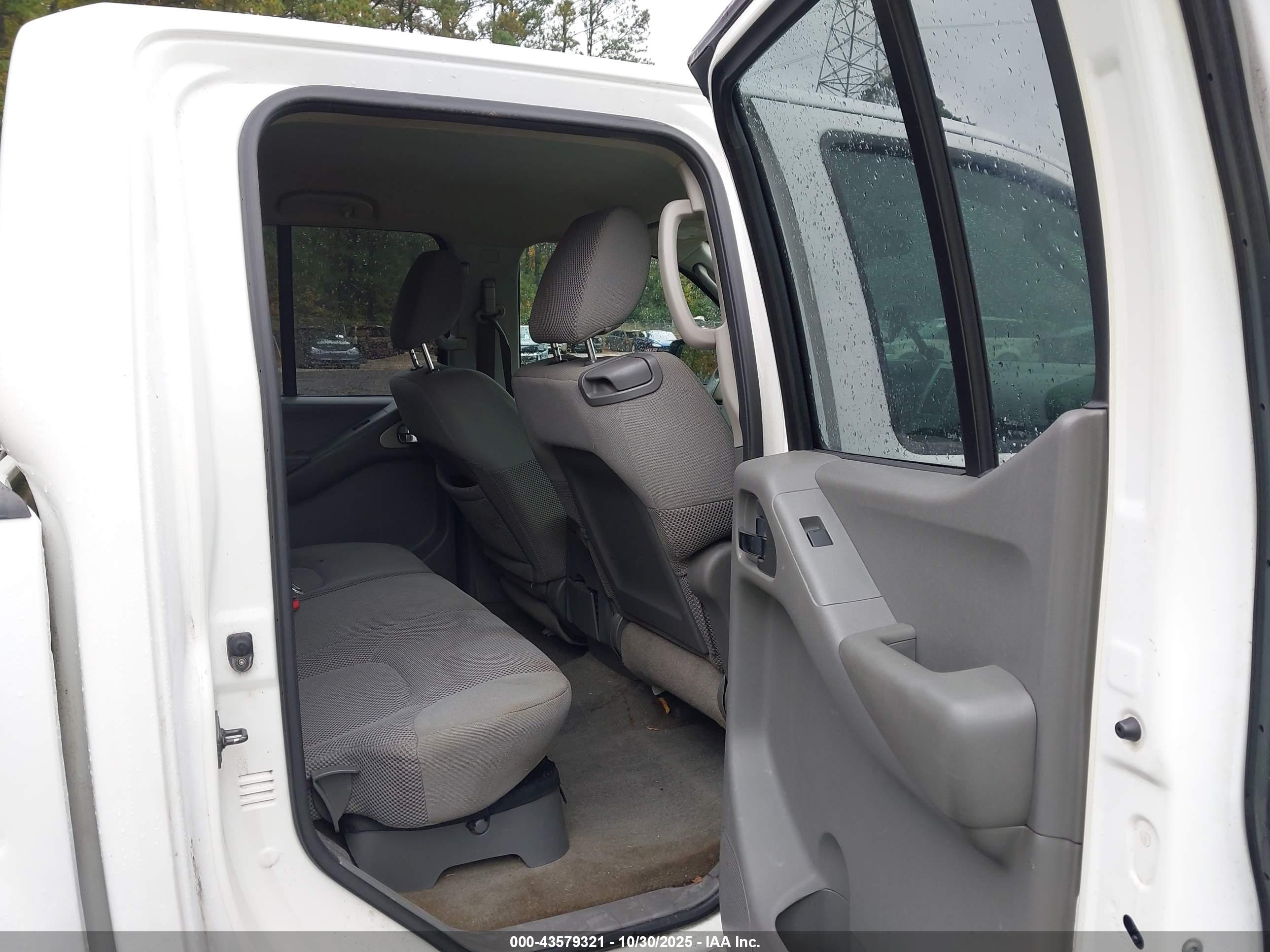NISSAN FRONTIER image 8