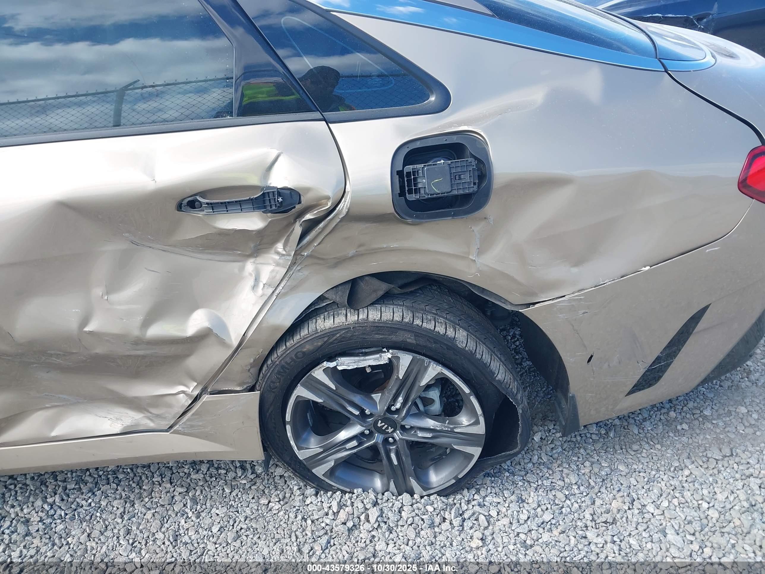 KIA K5 image 6