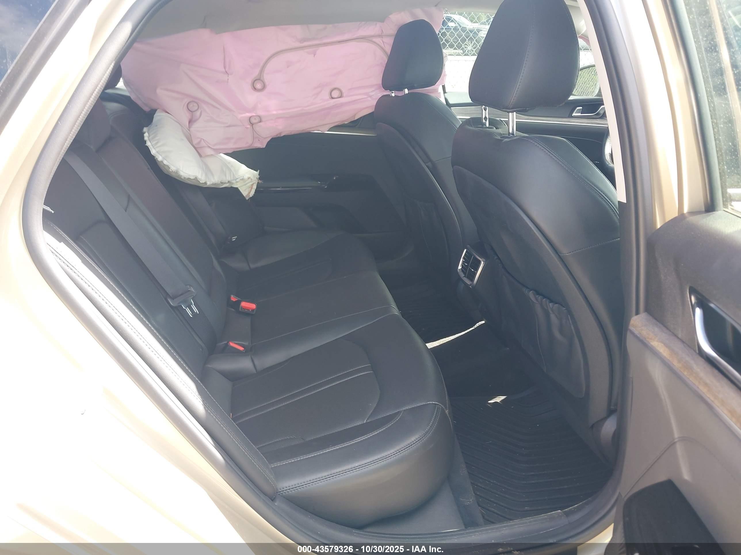 KIA K5 image 8