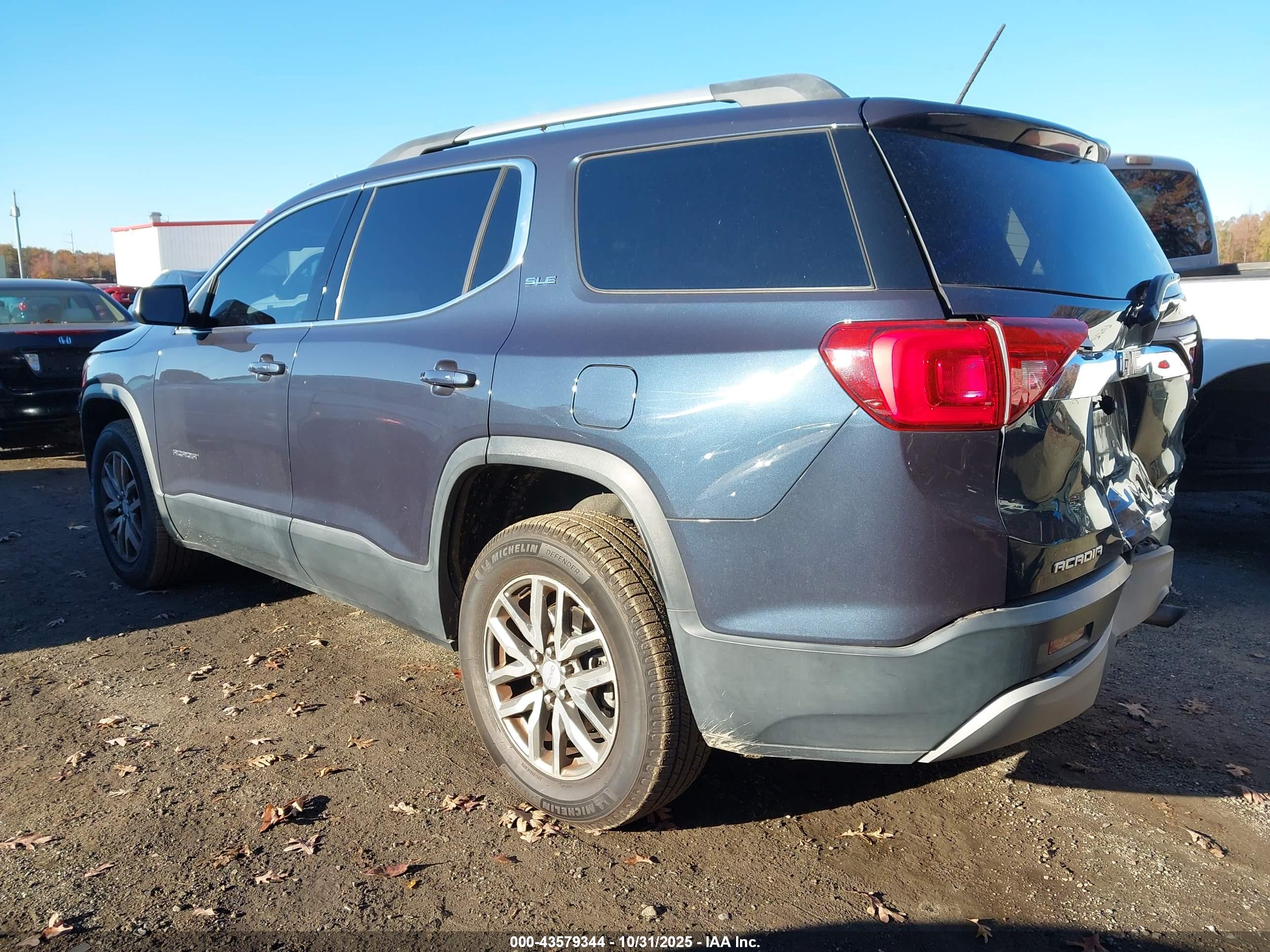 GMC ACADIA image 3
