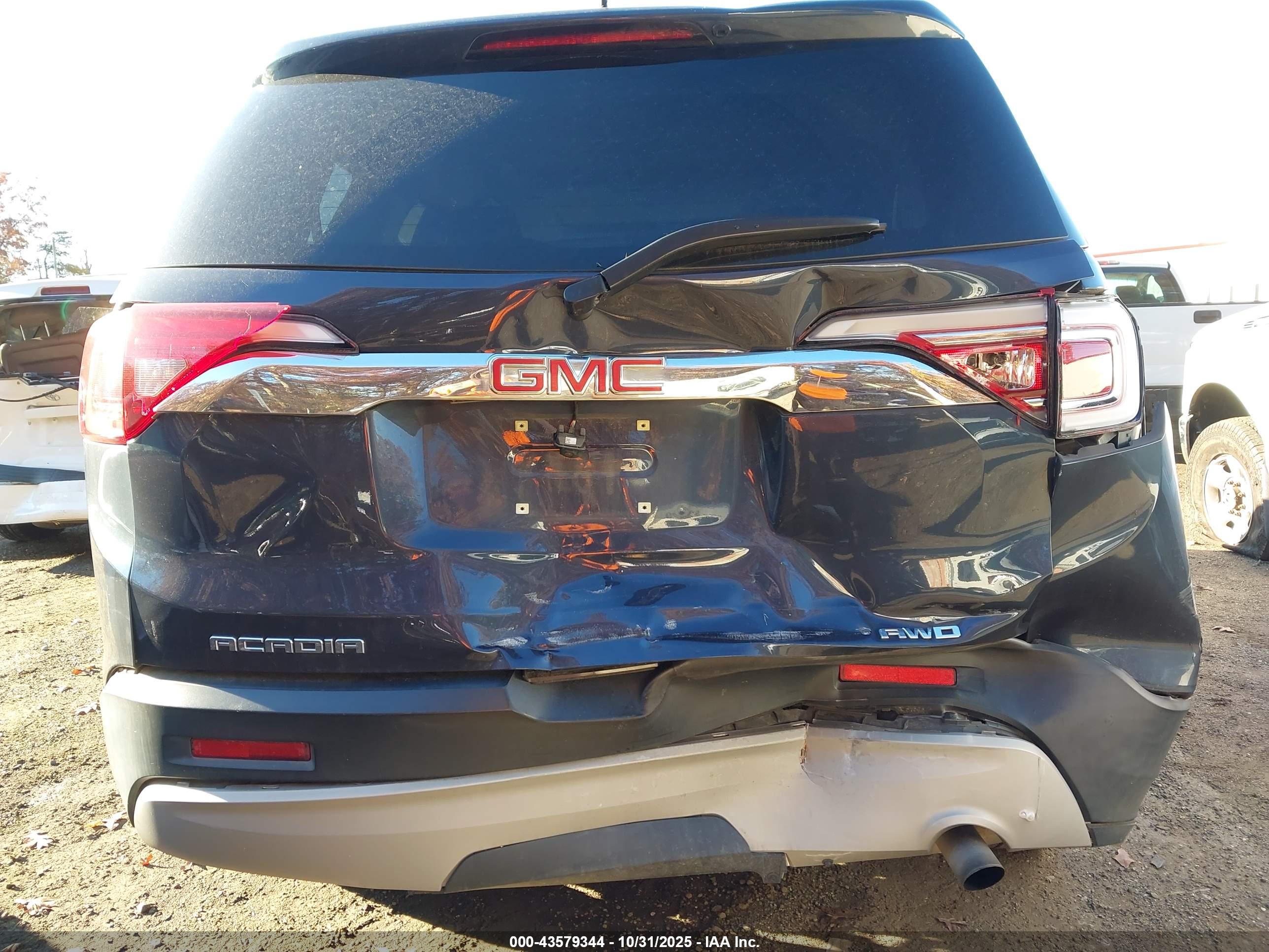 GMC ACADIA image 6