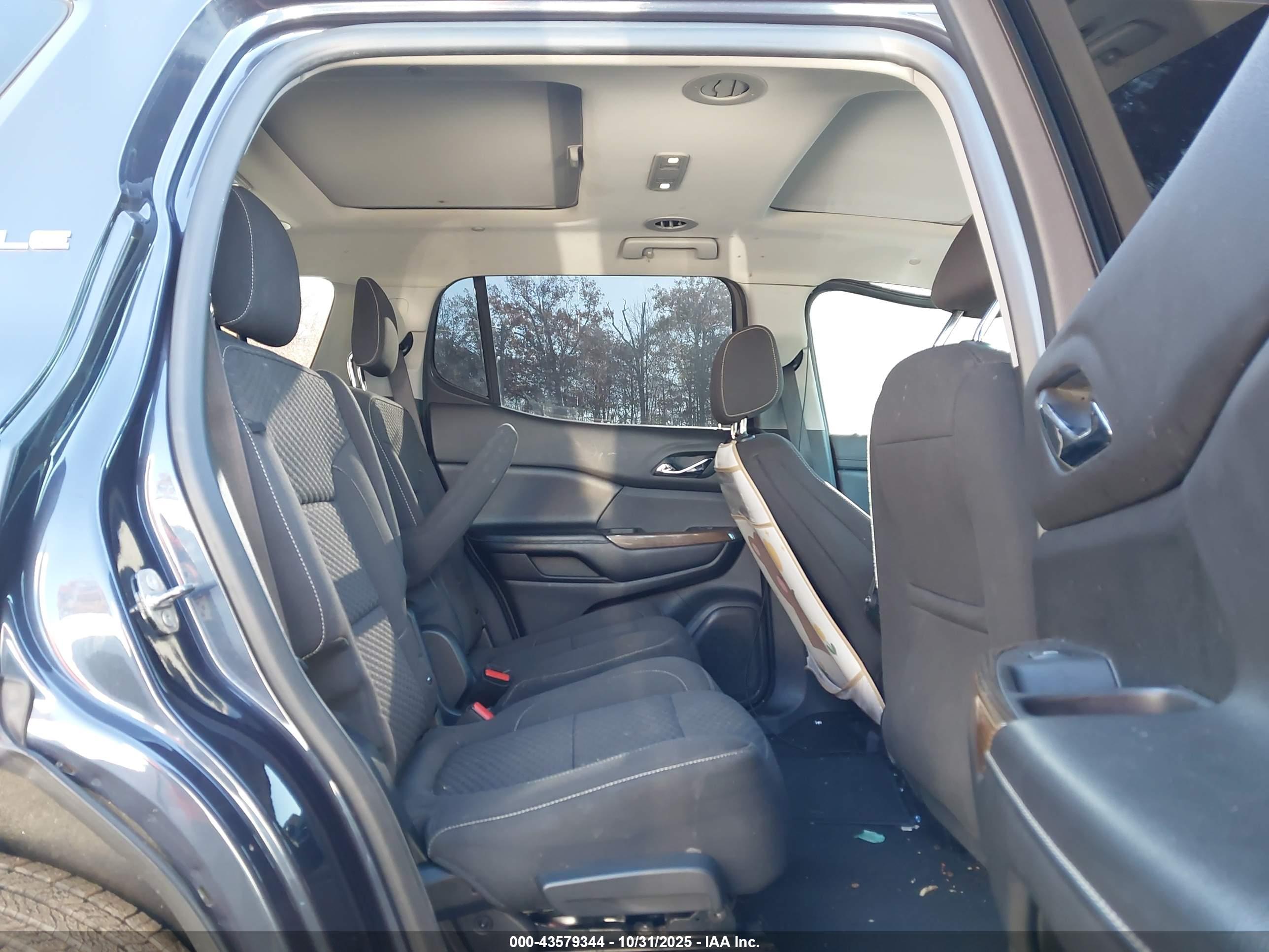 GMC ACADIA image 8