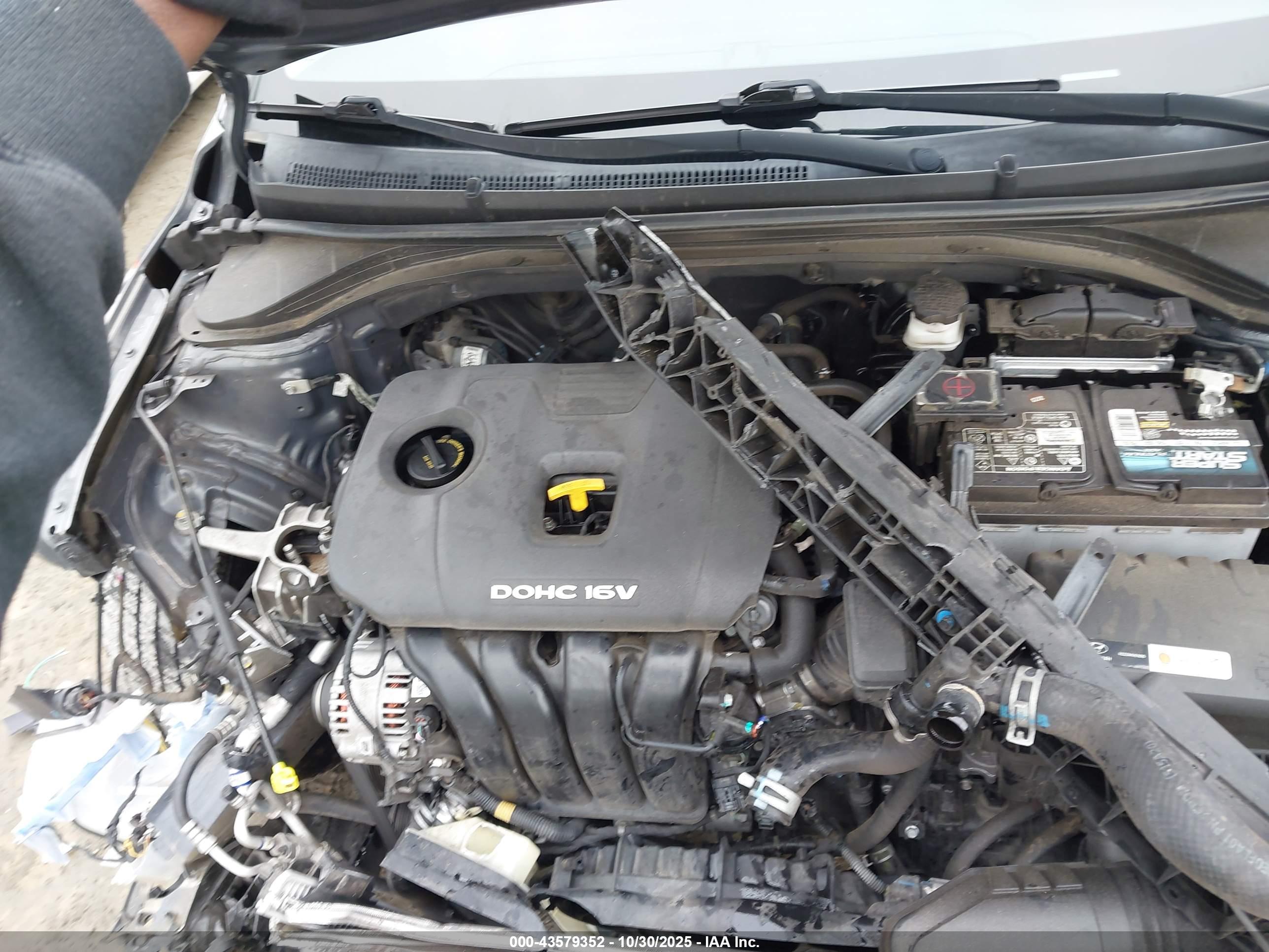 HYUNDAI ELANTRA image 10