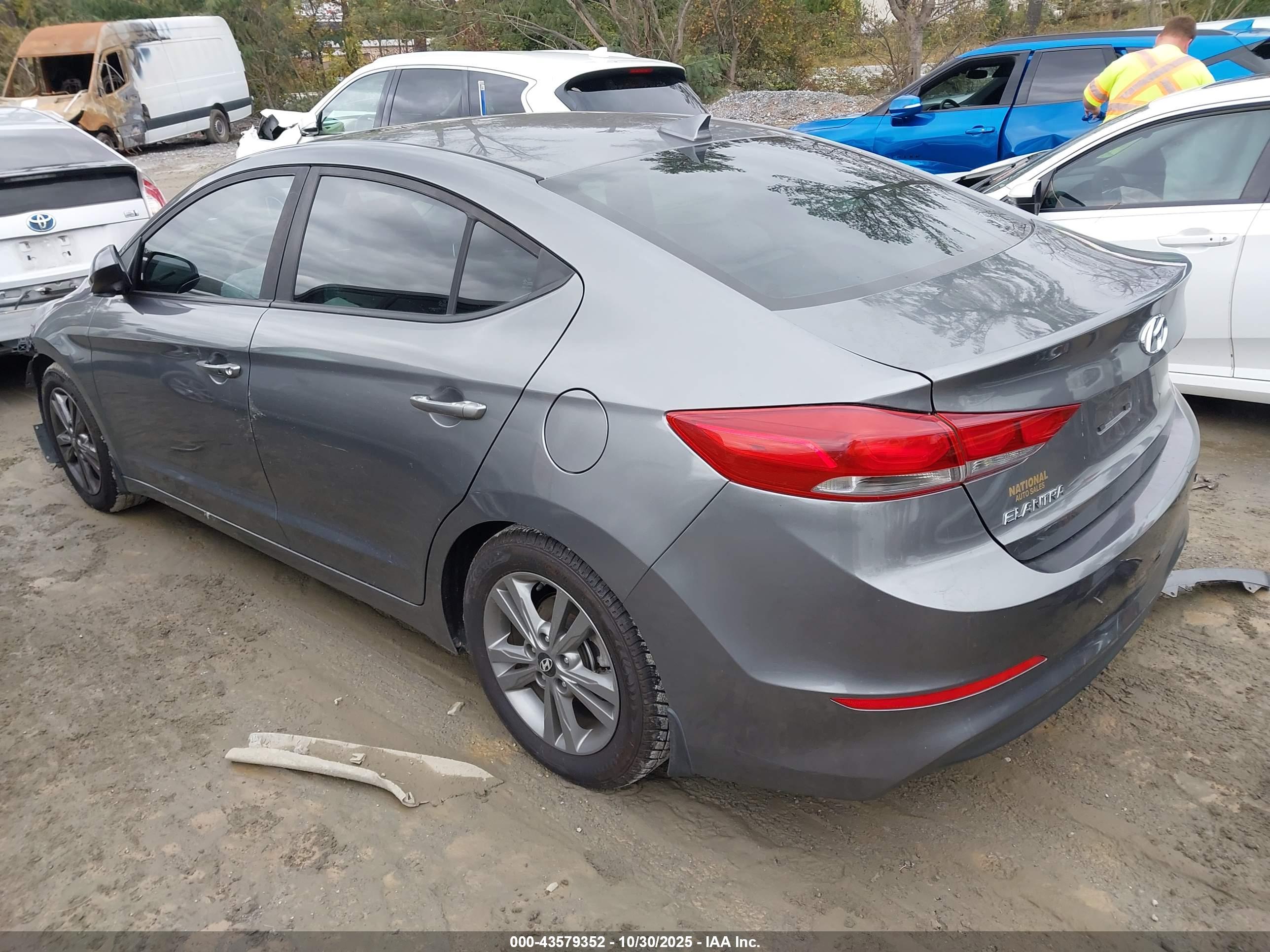 HYUNDAI ELANTRA image 3